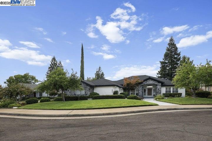 Detail Gallery Image 55 of 60 For 6038 Gleneagles Court, Redding,  CA 96003 - 3 Beds | 3/1 Baths
