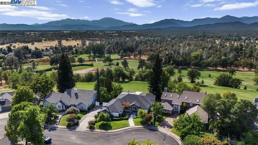 Detail Gallery Image 57 of 60 For 6038 Gleneagles Court, Redding,  CA 96003 - 3 Beds | 3/1 Baths