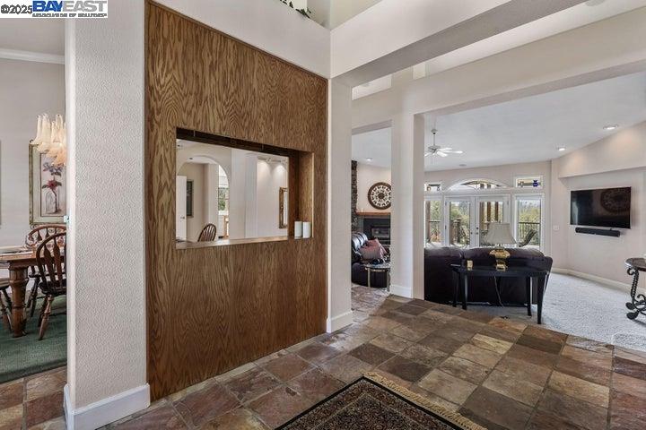 Detail Gallery Image 7 of 60 For 6038 Gleneagles Court, Redding,  CA 96003 - 3 Beds | 3/1 Baths
