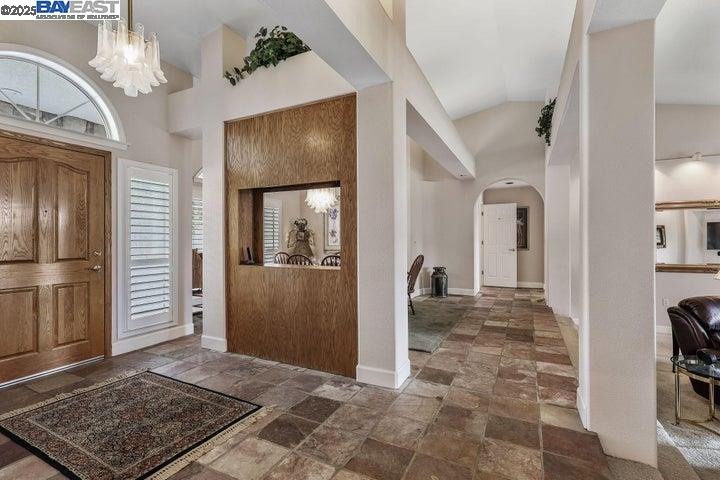 Detail Gallery Image 8 of 60 For 6038 Gleneagles Court, Redding,  CA 96003 - 3 Beds | 3/1 Baths