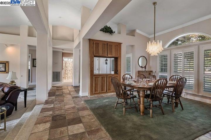 Detail Gallery Image 9 of 60 For 6038 Gleneagles Court, Redding,  CA 96003 - 3 Beds | 3/1 Baths