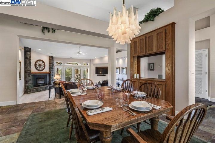 Detail Gallery Image 10 of 60 For 6038 Gleneagles Court, Redding,  CA 96003 - 3 Beds | 3/1 Baths