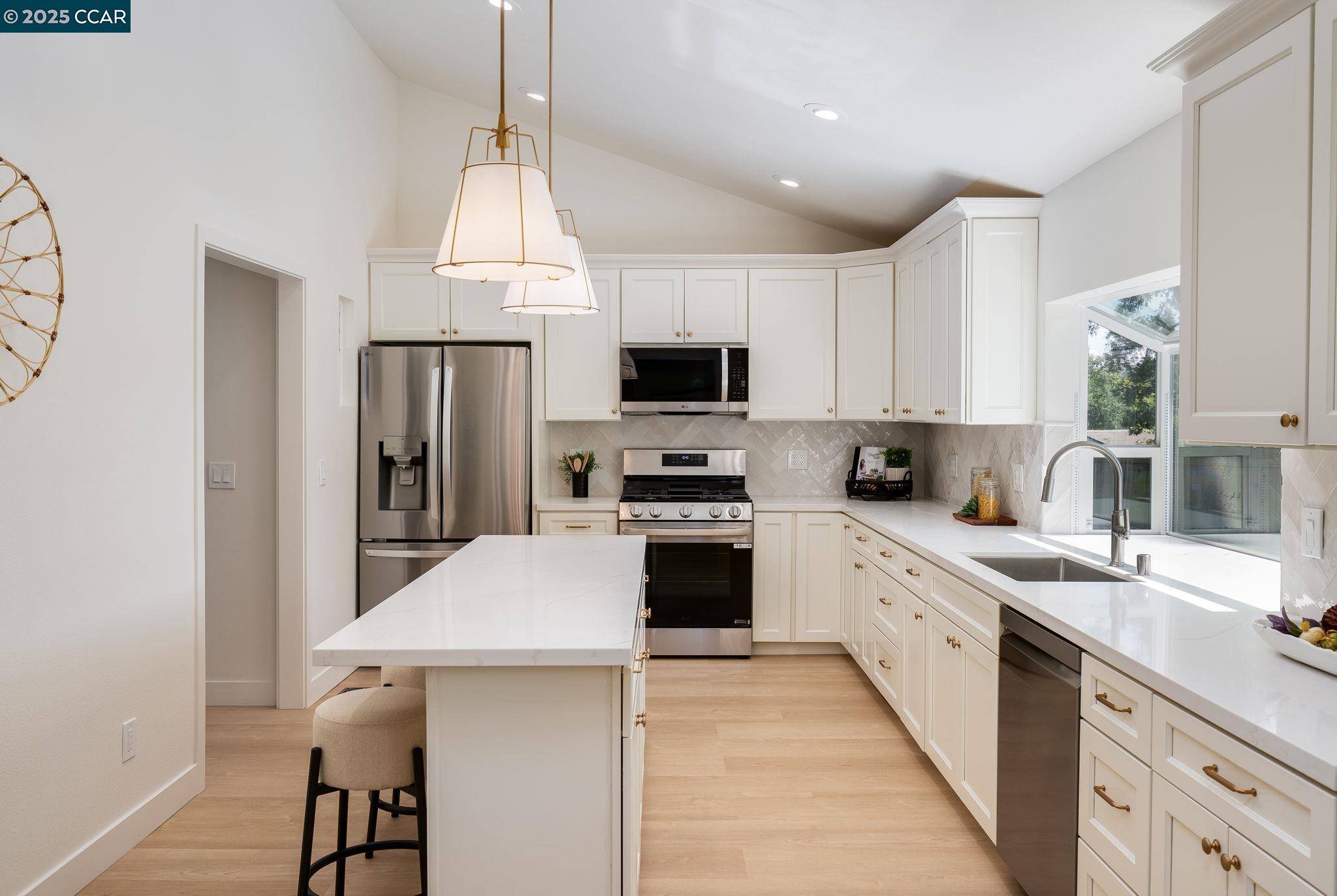 Detail Gallery Image 14 of 51 For 882 El Cerro, Danville,  CA 94526 - 4 Beds | 2/1 Baths