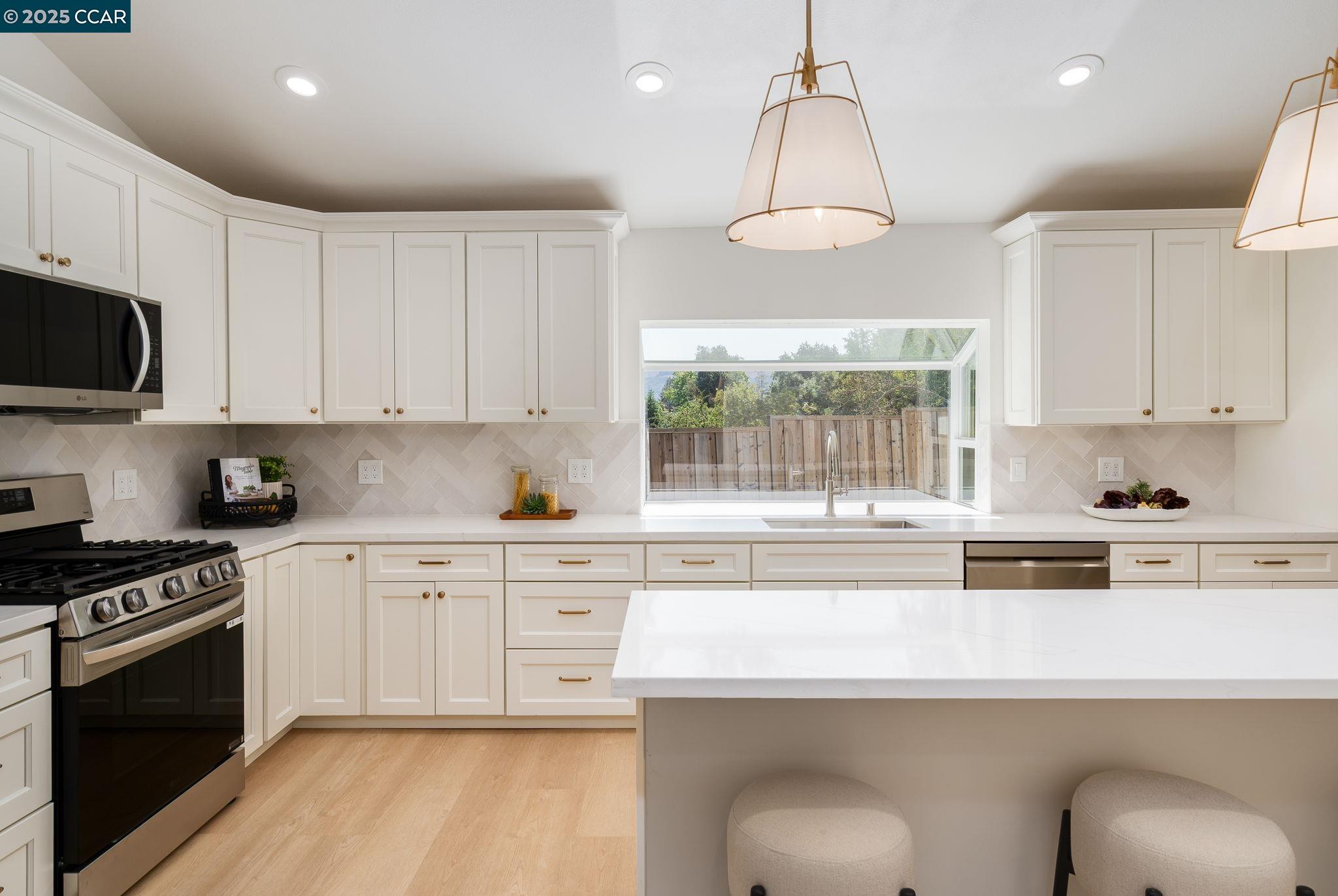 Detail Gallery Image 18 of 51 For 882 El Cerro, Danville,  CA 94526 - 4 Beds | 2/1 Baths
