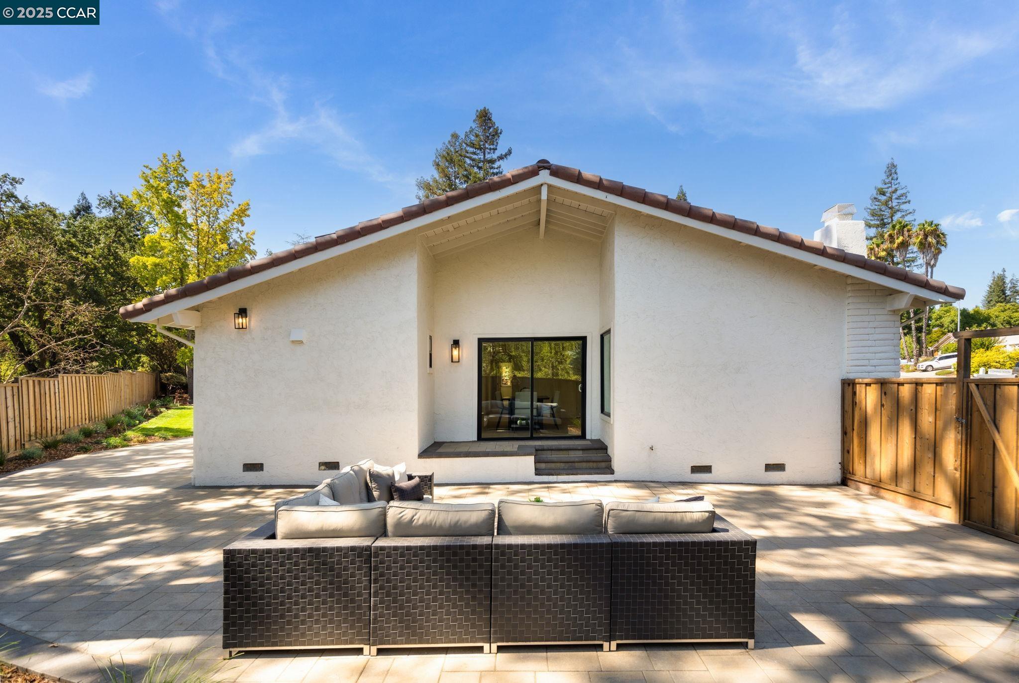 Detail Gallery Image 33 of 51 For 882 El Cerro, Danville,  CA 94526 - 4 Beds | 2/1 Baths