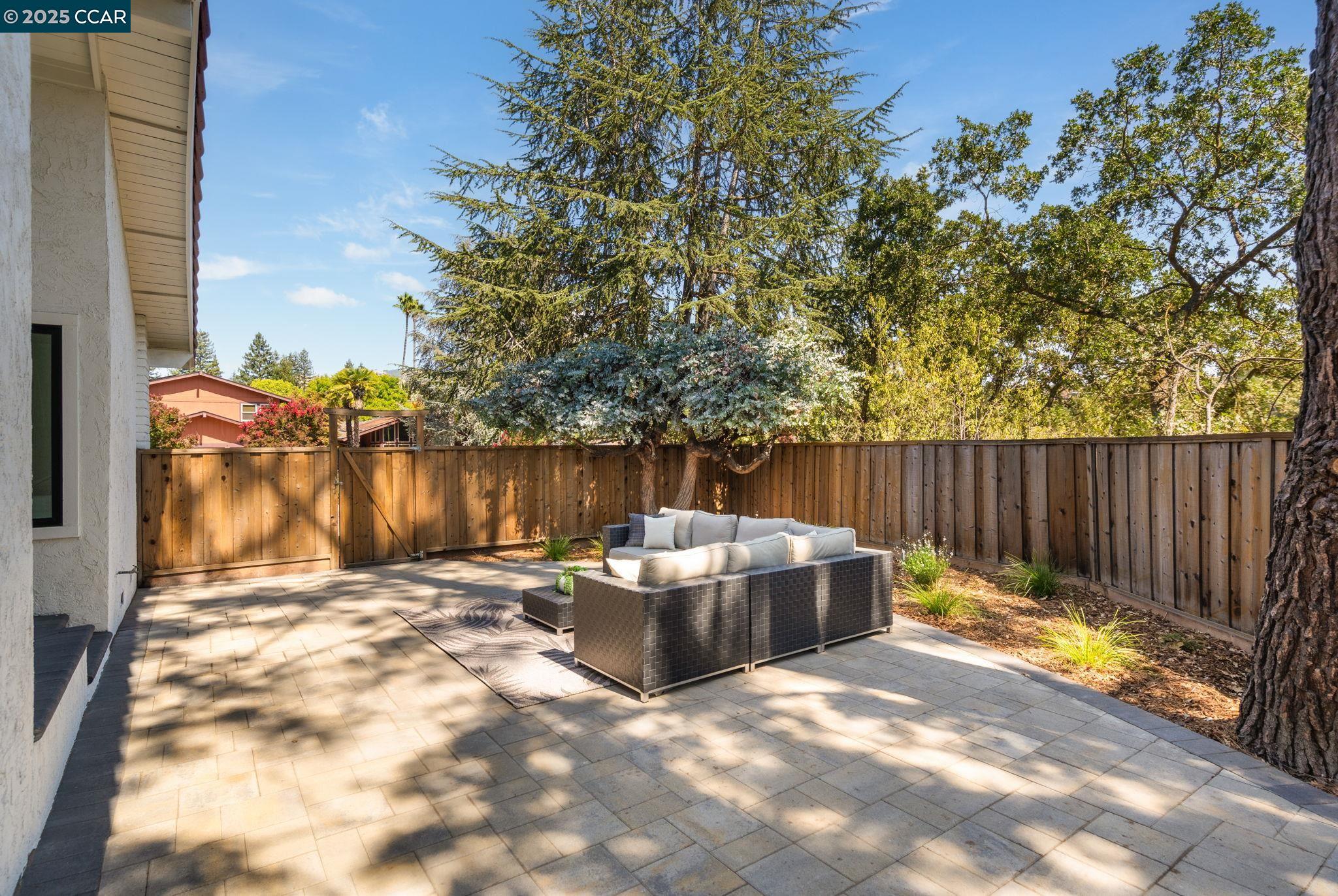 Detail Gallery Image 34 of 51 For 882 El Cerro, Danville,  CA 94526 - 4 Beds | 2/1 Baths
