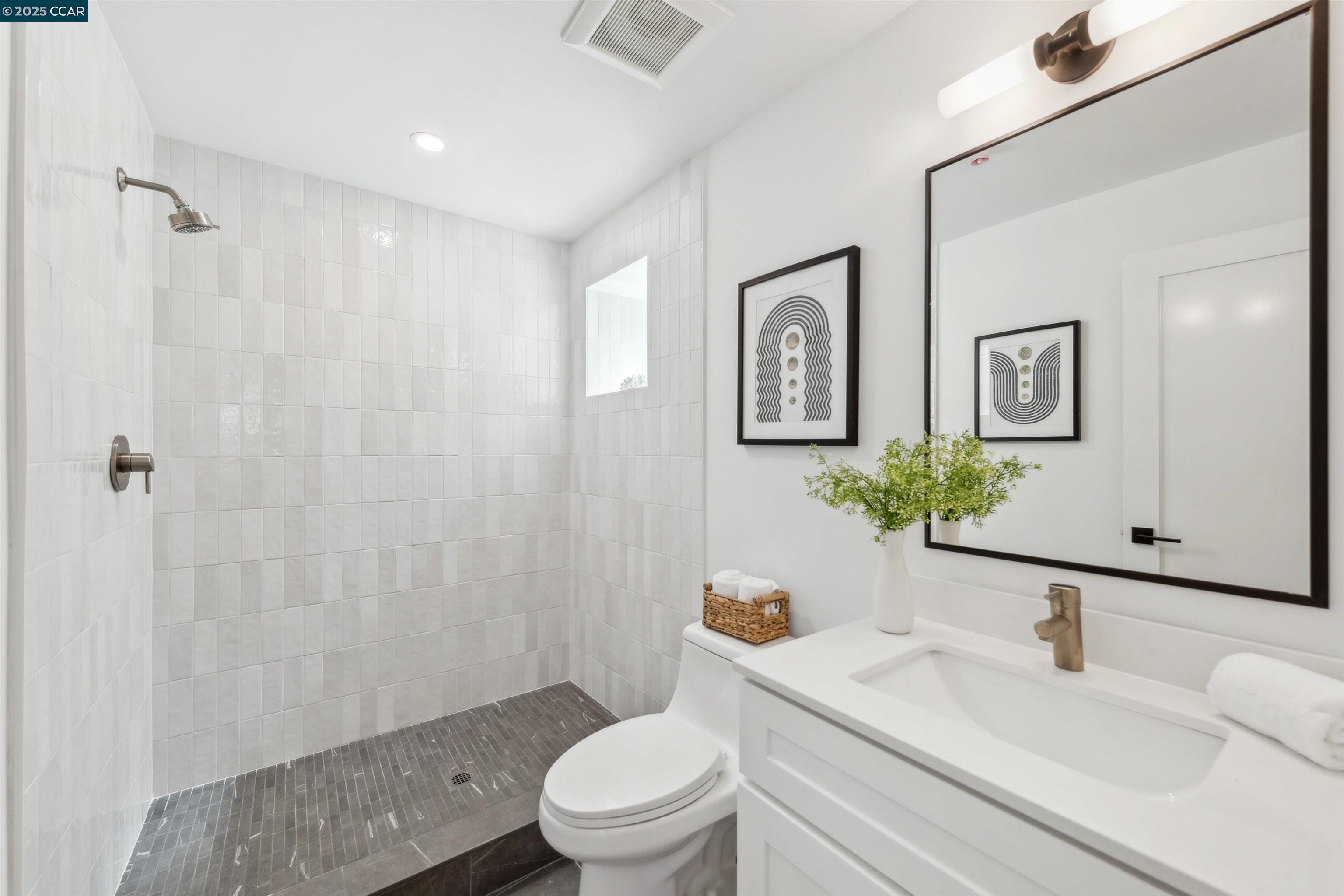 Detail Gallery Image 29 of 44 For 1054 Masonic Ave., Albany,  CA 94706 - 2 Beds | 2 Baths