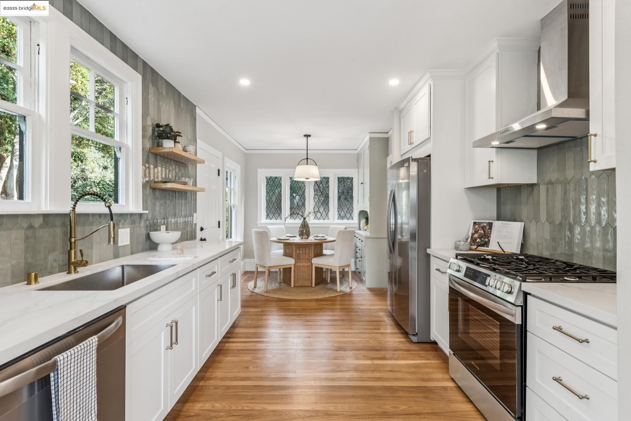 Detail Gallery Image 16 of 57 For 725 Carlston Ave, Oakland,  CA 94610 - 4 Beds | 2 Baths