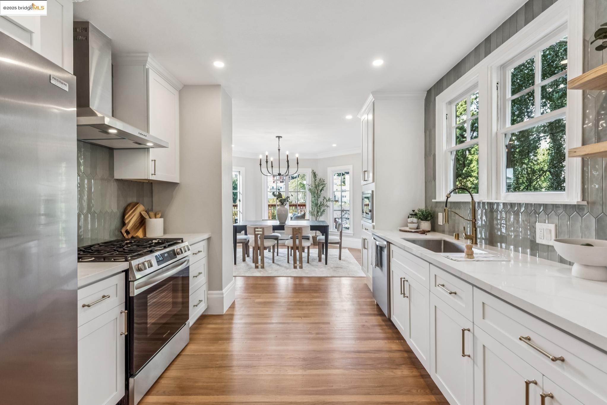 Detail Gallery Image 18 of 57 For 725 Carlston Ave, Oakland,  CA 94610 - 4 Beds | 2 Baths