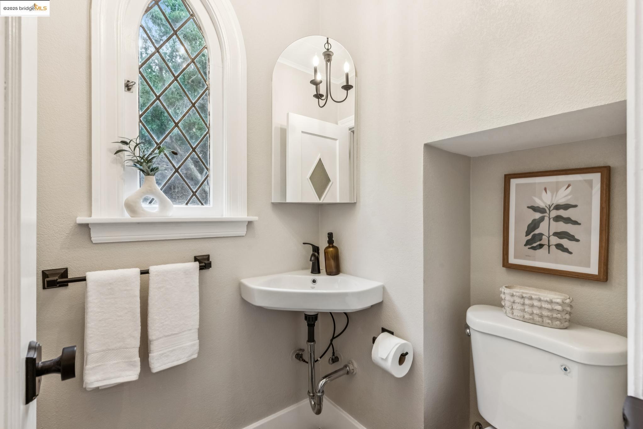 Detail Gallery Image 23 of 57 For 725 Carlston Ave, Oakland,  CA 94610 - 4 Beds | 2 Baths