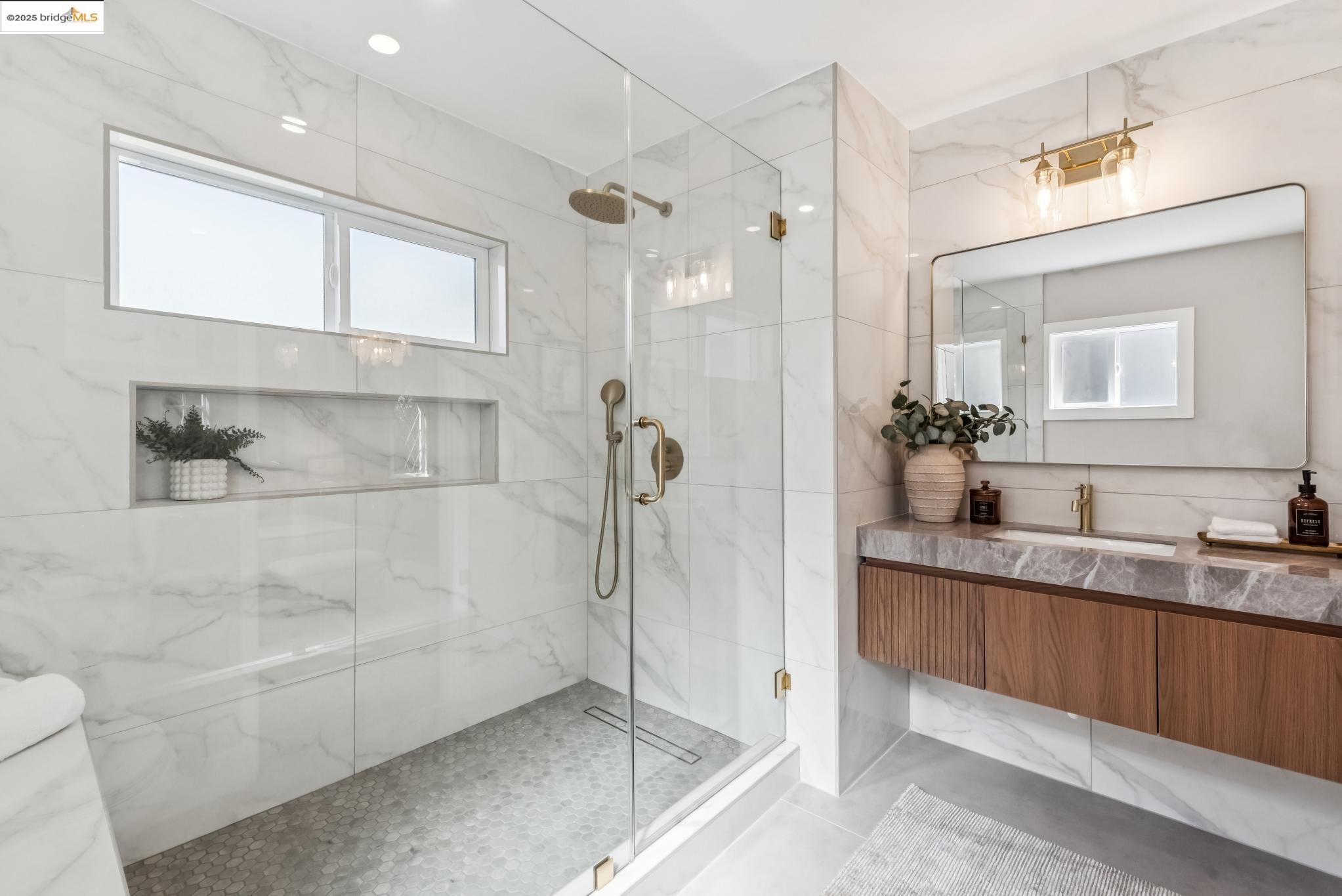 Detail Gallery Image 38 of 57 For 725 Carlston Ave, Oakland,  CA 94610 - 4 Beds | 2 Baths