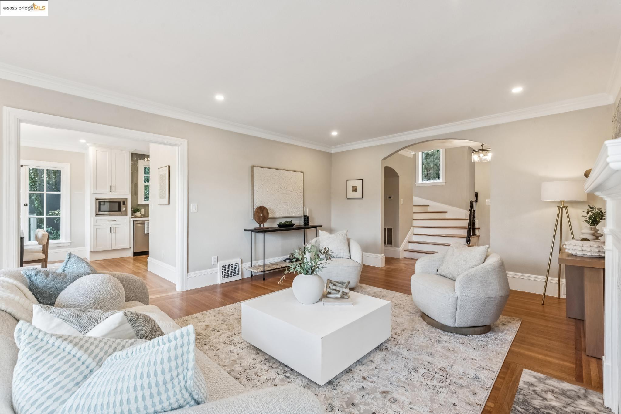 Detail Gallery Image 9 of 57 For 725 Carlston Ave, Oakland,  CA 94610 - 4 Beds | 2 Baths