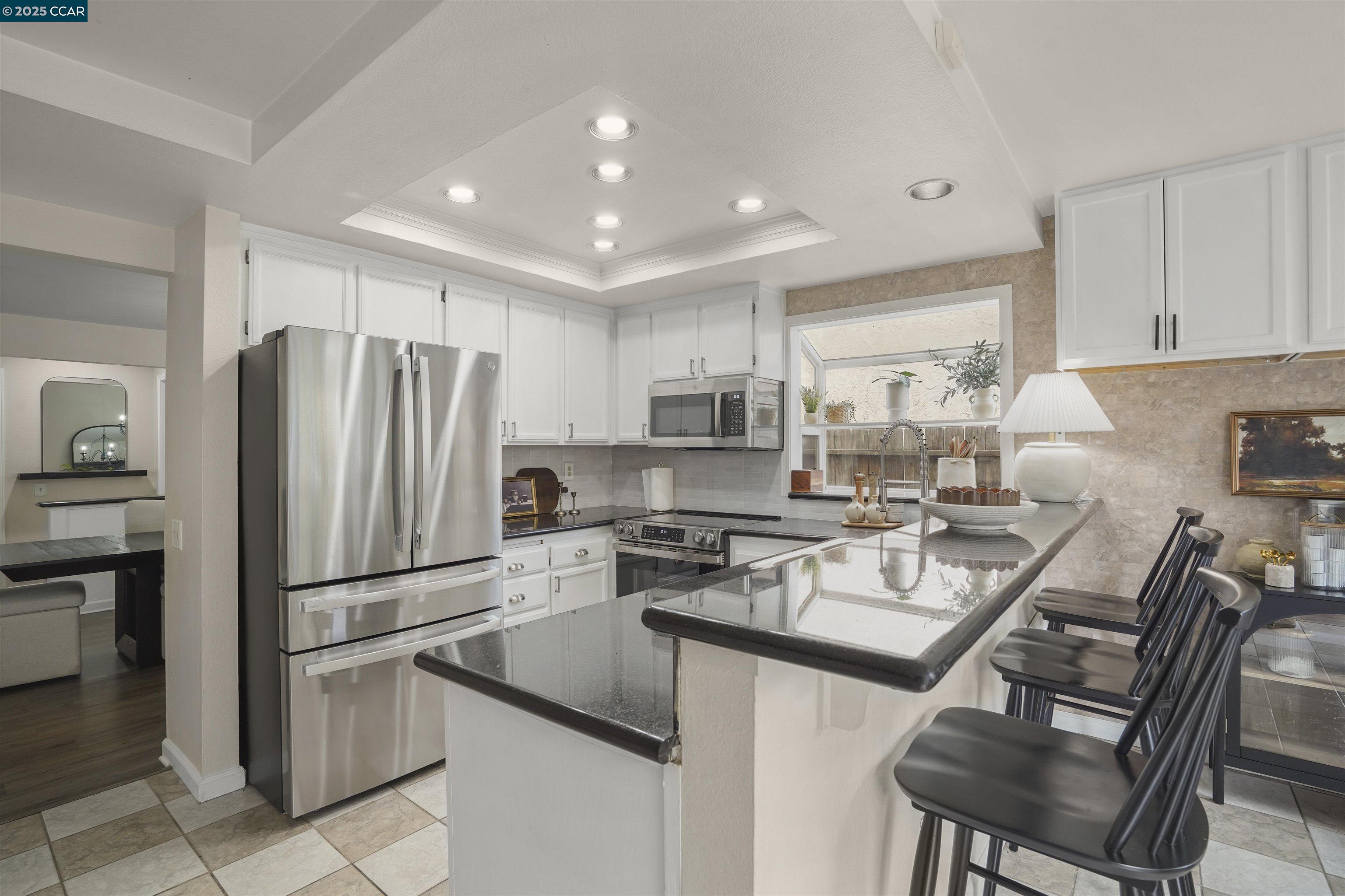 Detail Gallery Image 13 of 37 For 1031 Burnham, Pittsburg,  CA 94565 - 4 Beds | 2/1 Baths