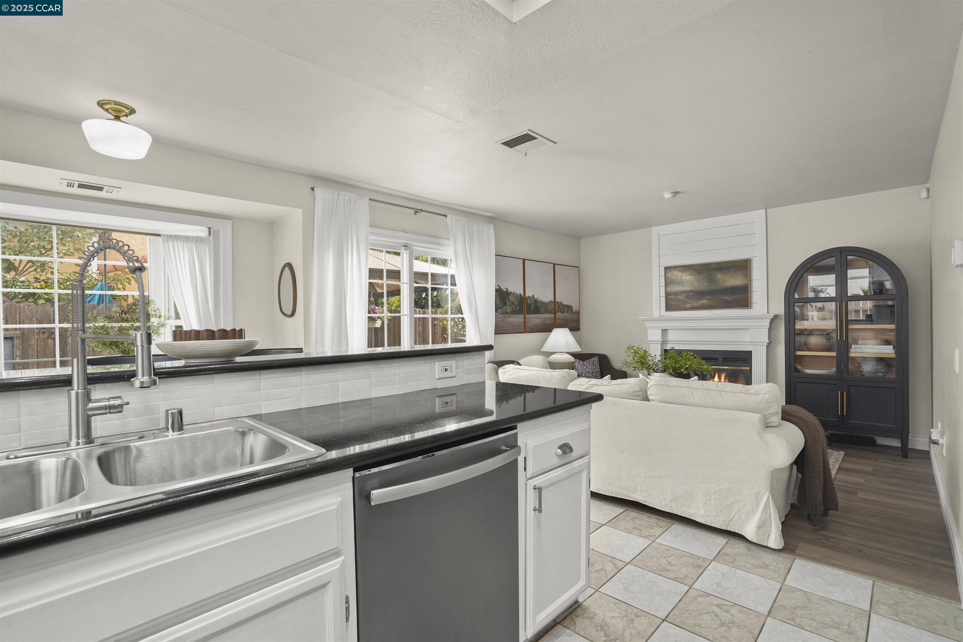 Detail Gallery Image 14 of 37 For 1031 Burnham, Pittsburg,  CA 94565 - 4 Beds | 2/1 Baths