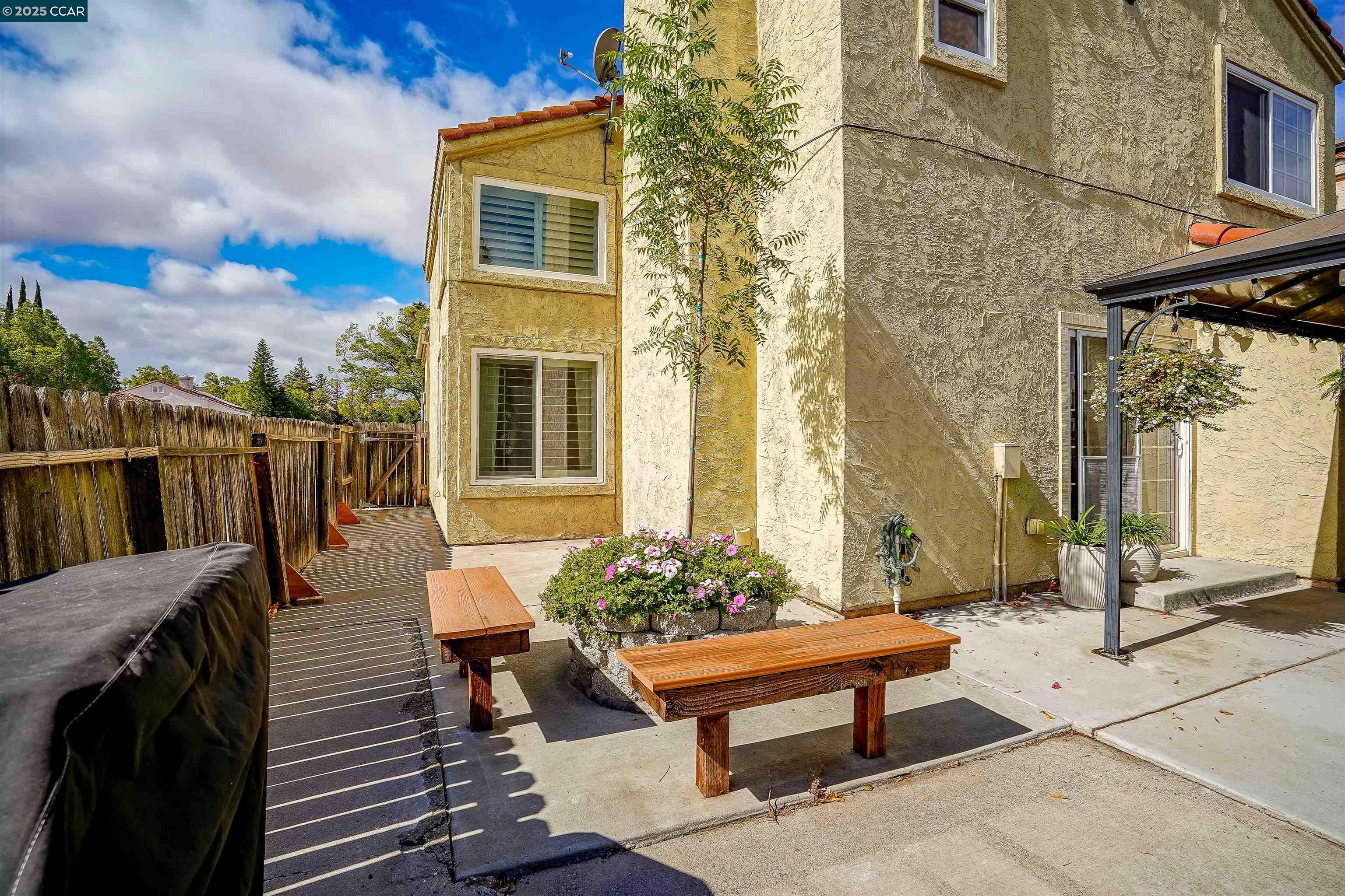 Detail Gallery Image 5 of 37 For 1031 Burnham, Pittsburg,  CA 94565 - 4 Beds | 2/1 Baths