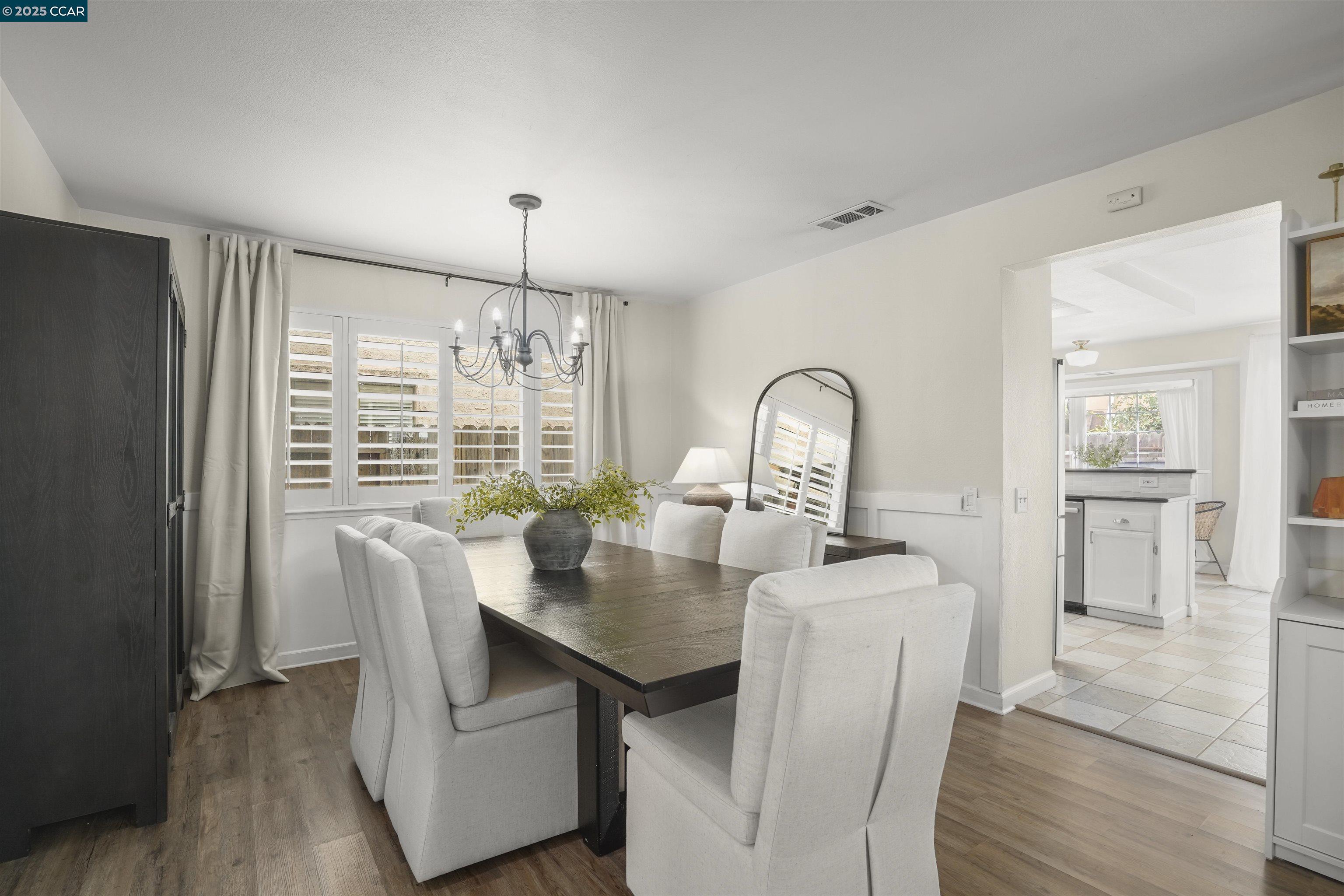 Detail Gallery Image 9 of 37 For 1031 Burnham, Pittsburg,  CA 94565 - 4 Beds | 2/1 Baths