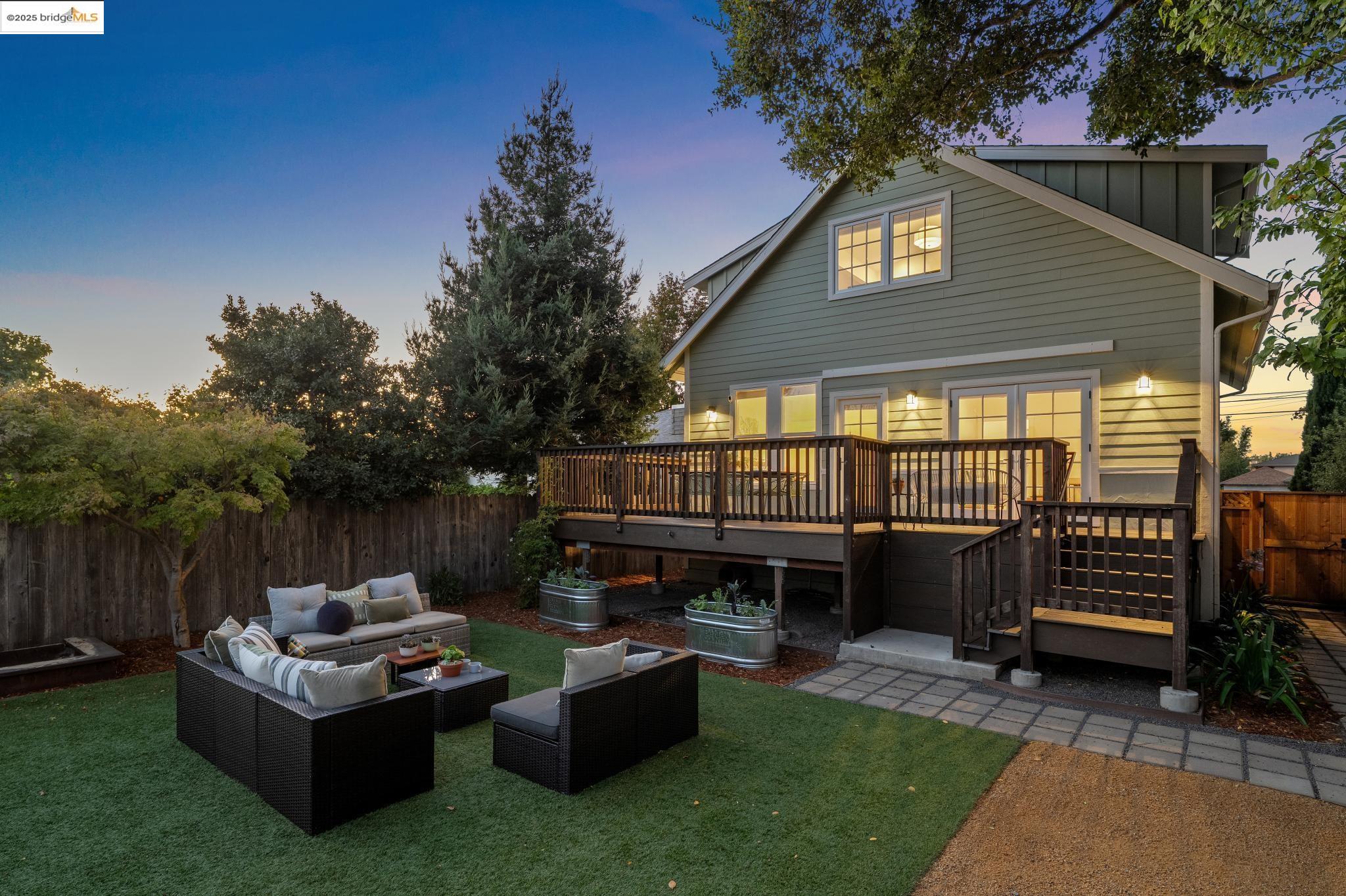 Detail Gallery Image 2 of 59 For 1630 Derby St, Berkeley,  CA 94703 - 5 Beds | 3/1 Baths