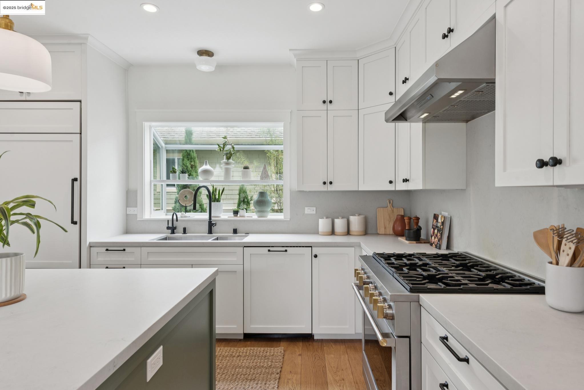 Detail Gallery Image 18 of 59 For 1630 Derby St, Berkeley,  CA 94703 - 5 Beds | 3/1 Baths