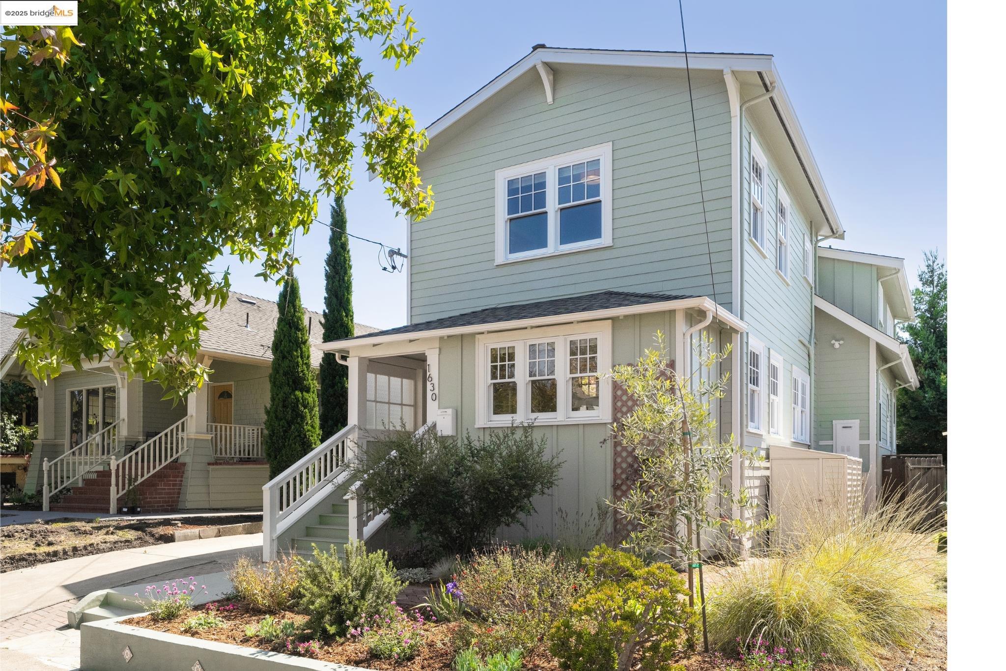Detail Gallery Image 3 of 59 For 1630 Derby St, Berkeley,  CA 94703 - 5 Beds | 3/1 Baths