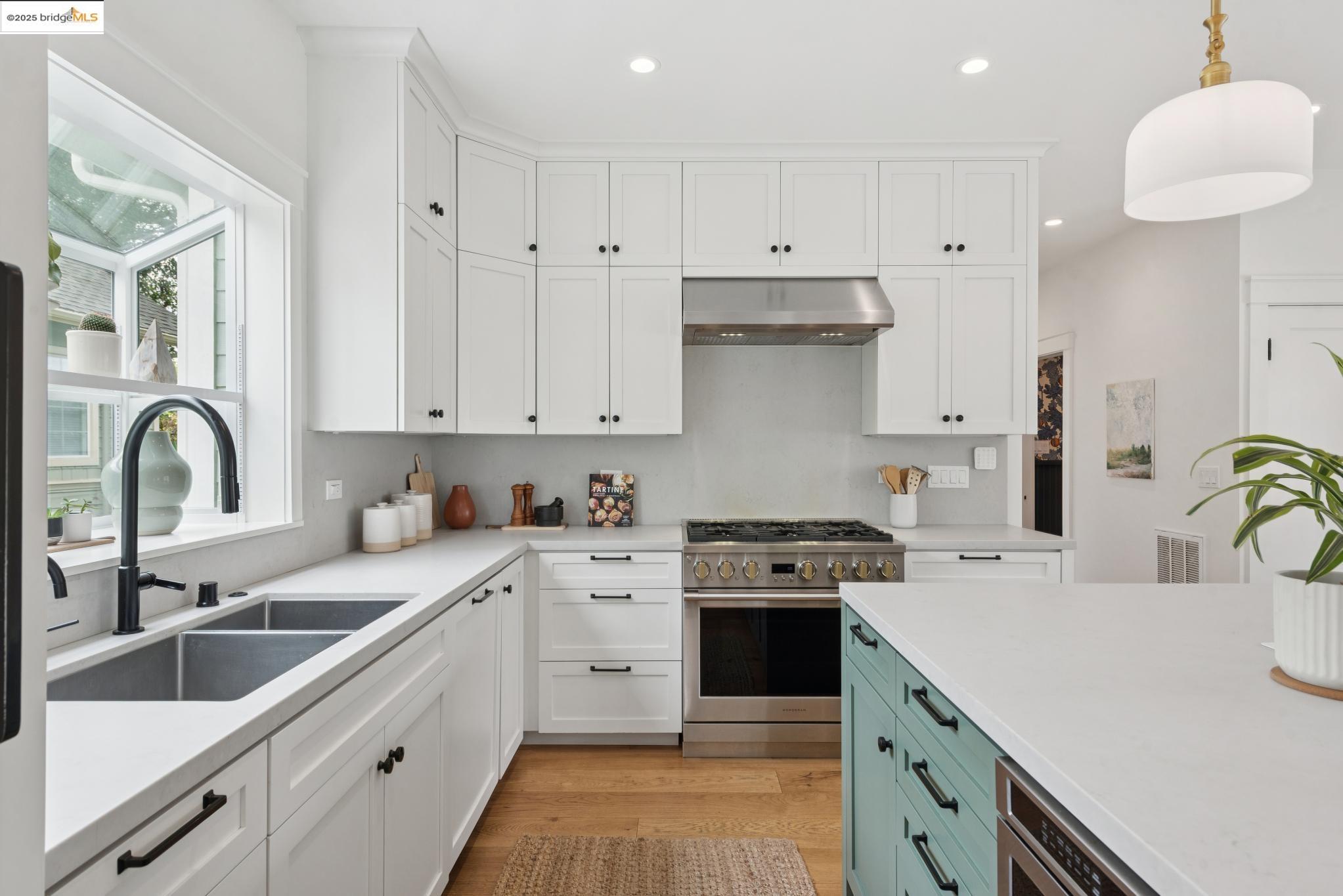 Detail Gallery Image 20 of 59 For 1630 Derby St, Berkeley,  CA 94703 - 5 Beds | 3/1 Baths