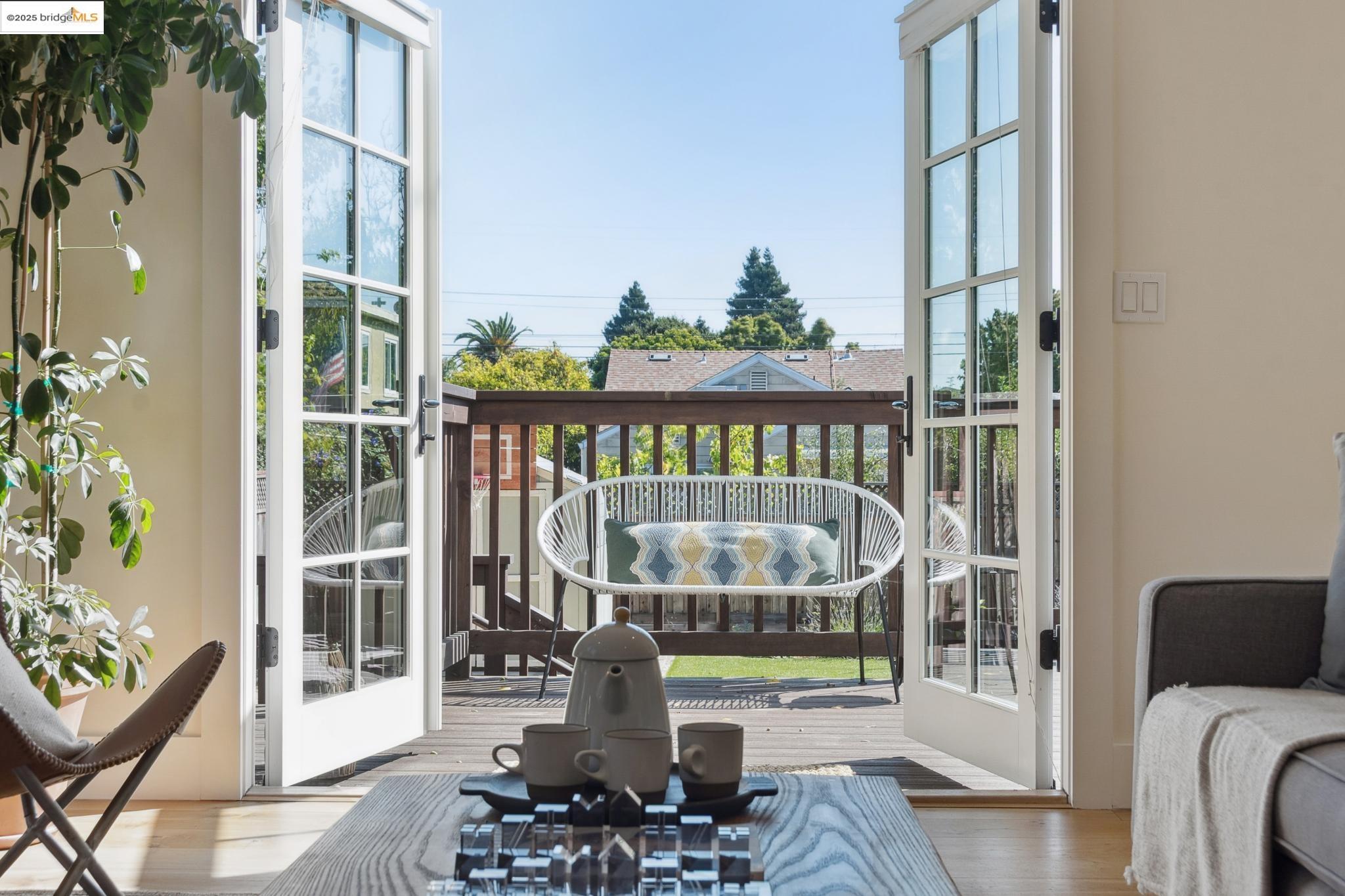 Detail Gallery Image 28 of 59 For 1630 Derby St, Berkeley,  CA 94703 - 5 Beds | 3/1 Baths