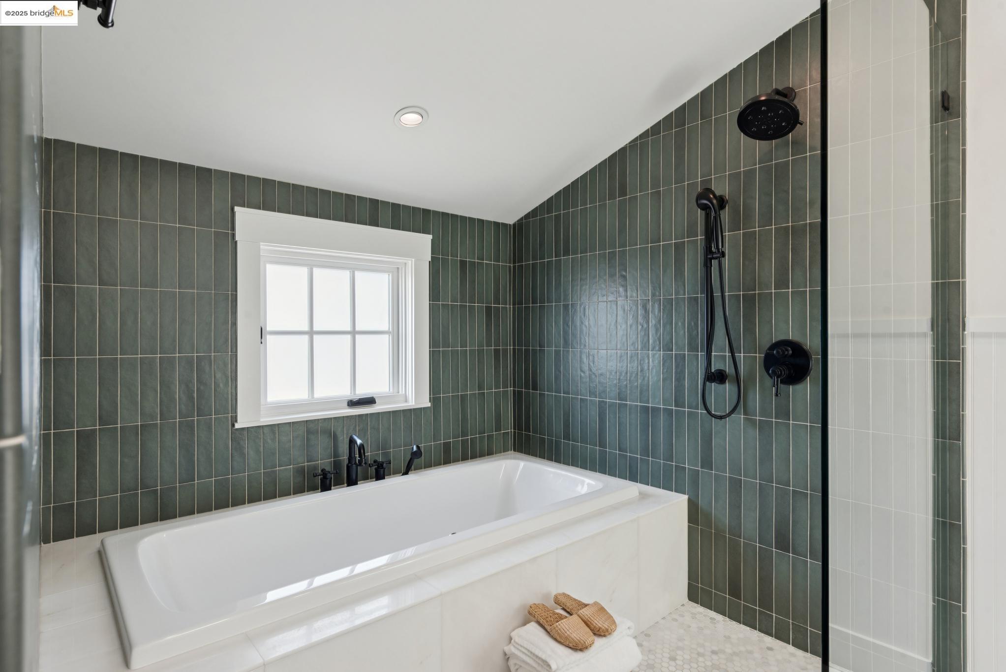 Detail Gallery Image 37 of 59 For 1630 Derby St, Berkeley,  CA 94703 - 5 Beds | 3/1 Baths