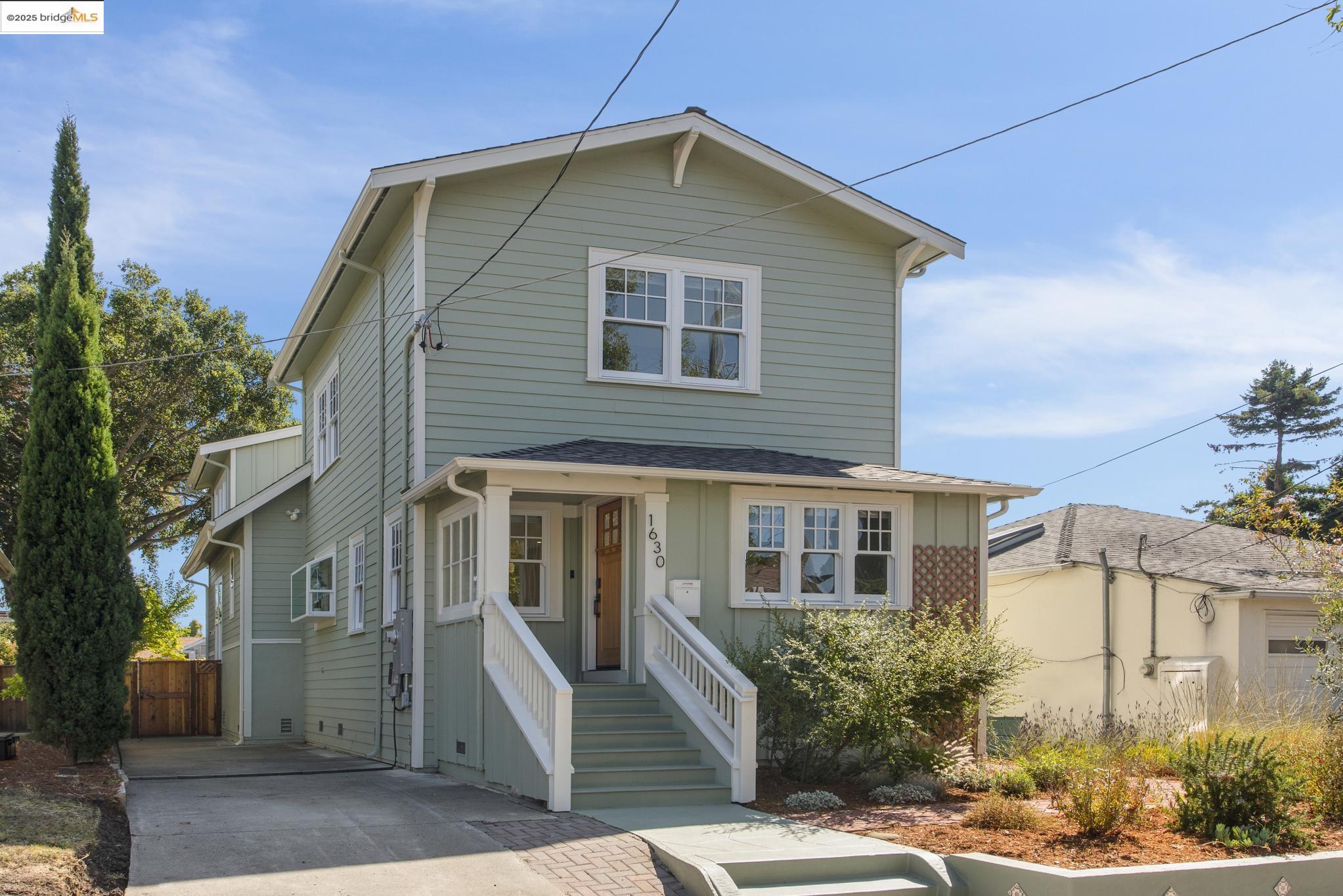 Detail Gallery Image 4 of 59 For 1630 Derby St, Berkeley,  CA 94703 - 5 Beds | 3/1 Baths