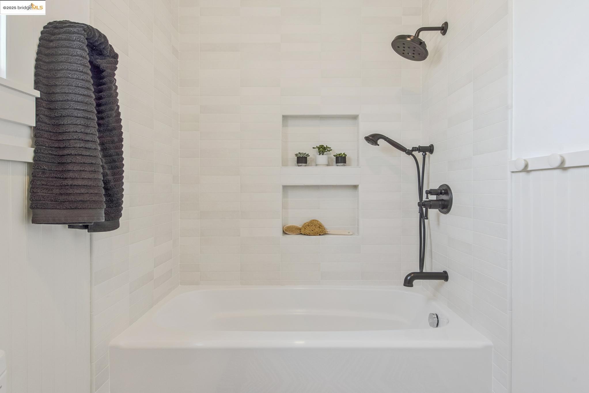 Detail Gallery Image 41 of 59 For 1630 Derby St, Berkeley,  CA 94703 - 5 Beds | 3/1 Baths