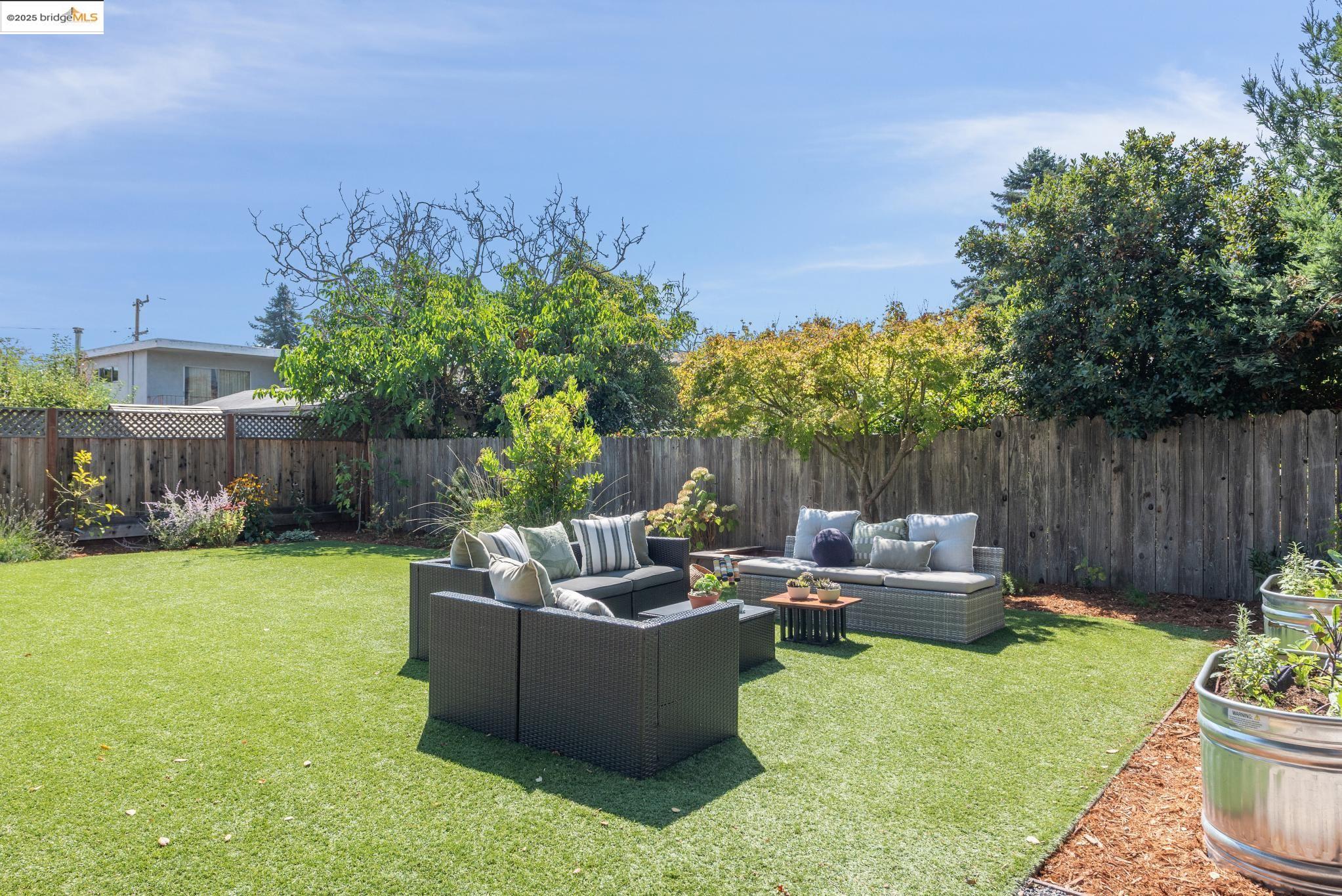 Detail Gallery Image 56 of 59 For 1630 Derby St, Berkeley,  CA 94703 - 5 Beds | 3/1 Baths