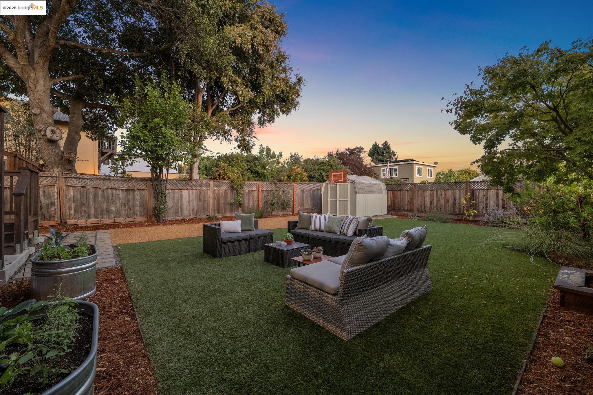 Detail Gallery Image 57 of 59 For 1630 Derby St, Berkeley,  CA 94703 - 5 Beds | 3/1 Baths