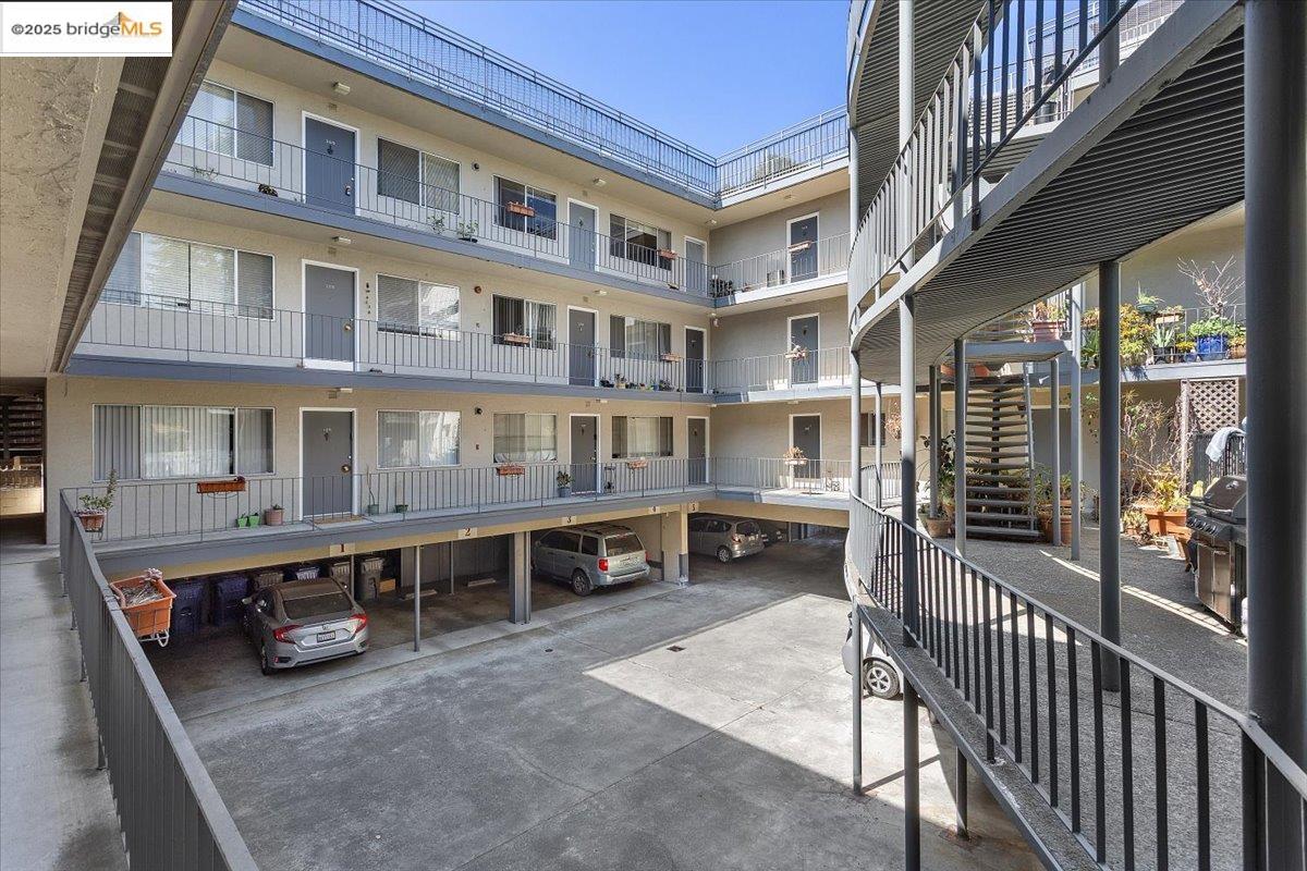 Detail Gallery Image 11 of 19 For 671 Vernon St, Oakland,  CA 94610 - – Beds | – Baths