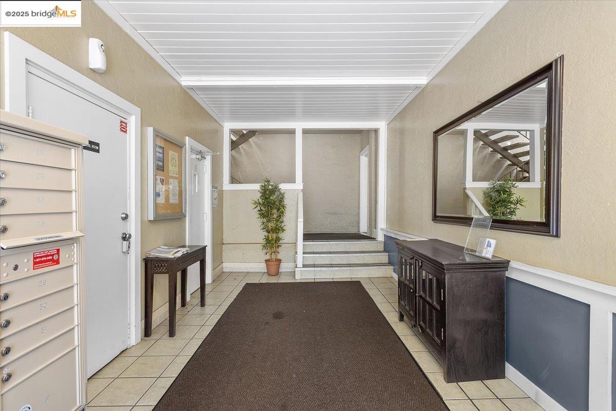 Detail Gallery Image 3 of 19 For 671 Vernon St, Oakland,  CA 94610 - – Beds | – Baths