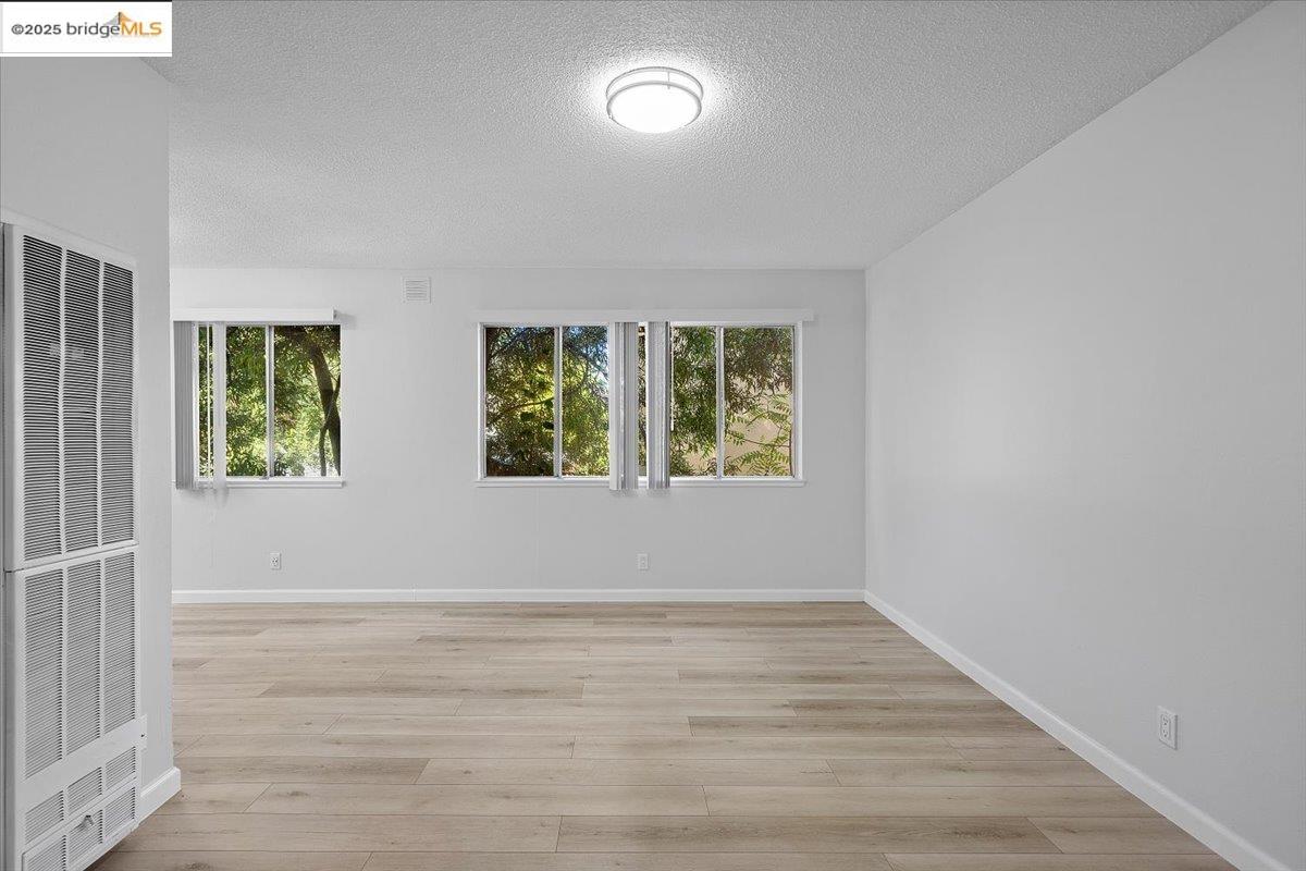Detail Gallery Image 5 of 19 For 671 Vernon St, Oakland,  CA 94610 - – Beds | – Baths