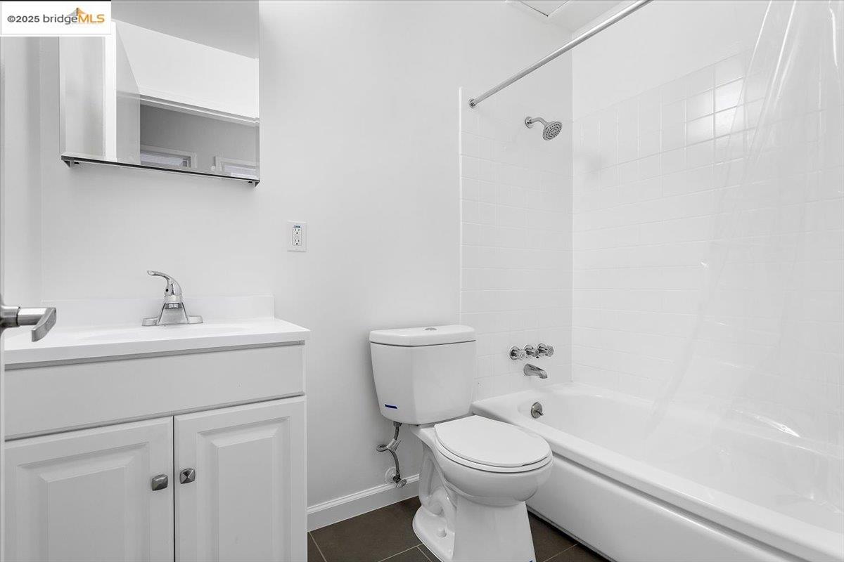 Detail Gallery Image 7 of 19 For 671 Vernon St, Oakland,  CA 94610 - – Beds | – Baths