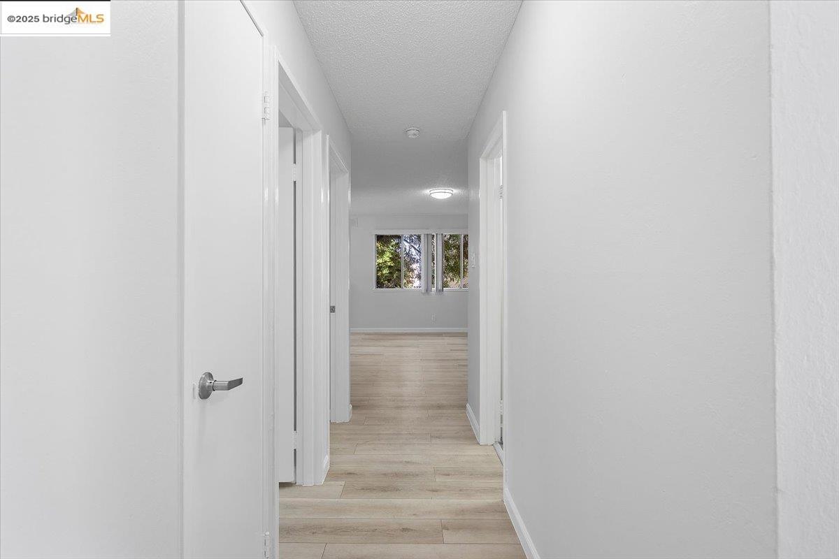 Detail Gallery Image 8 of 19 For 671 Vernon St, Oakland,  CA 94610 - – Beds | – Baths
