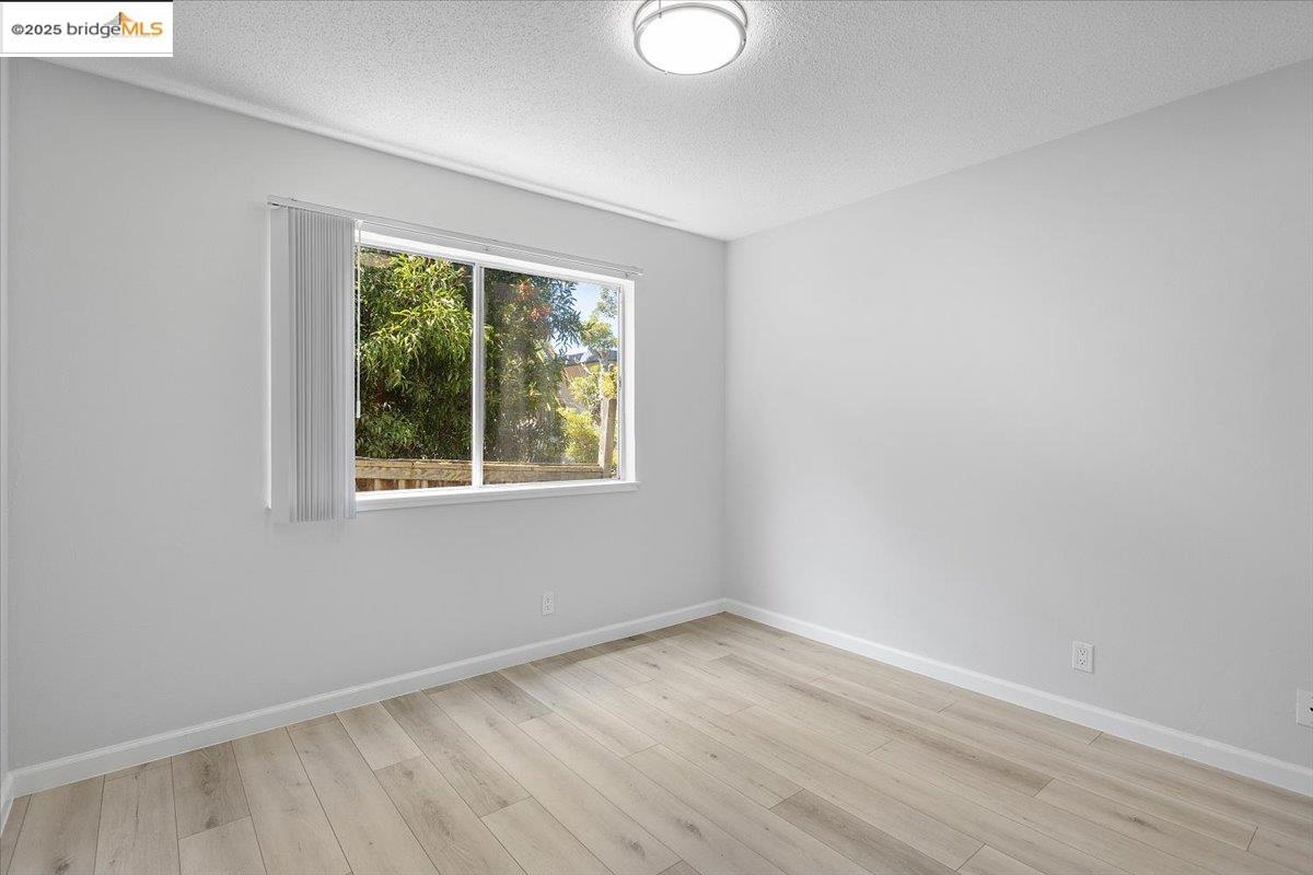 Detail Gallery Image 10 of 19 For 671 Vernon St, Oakland,  CA 94610 - – Beds | – Baths