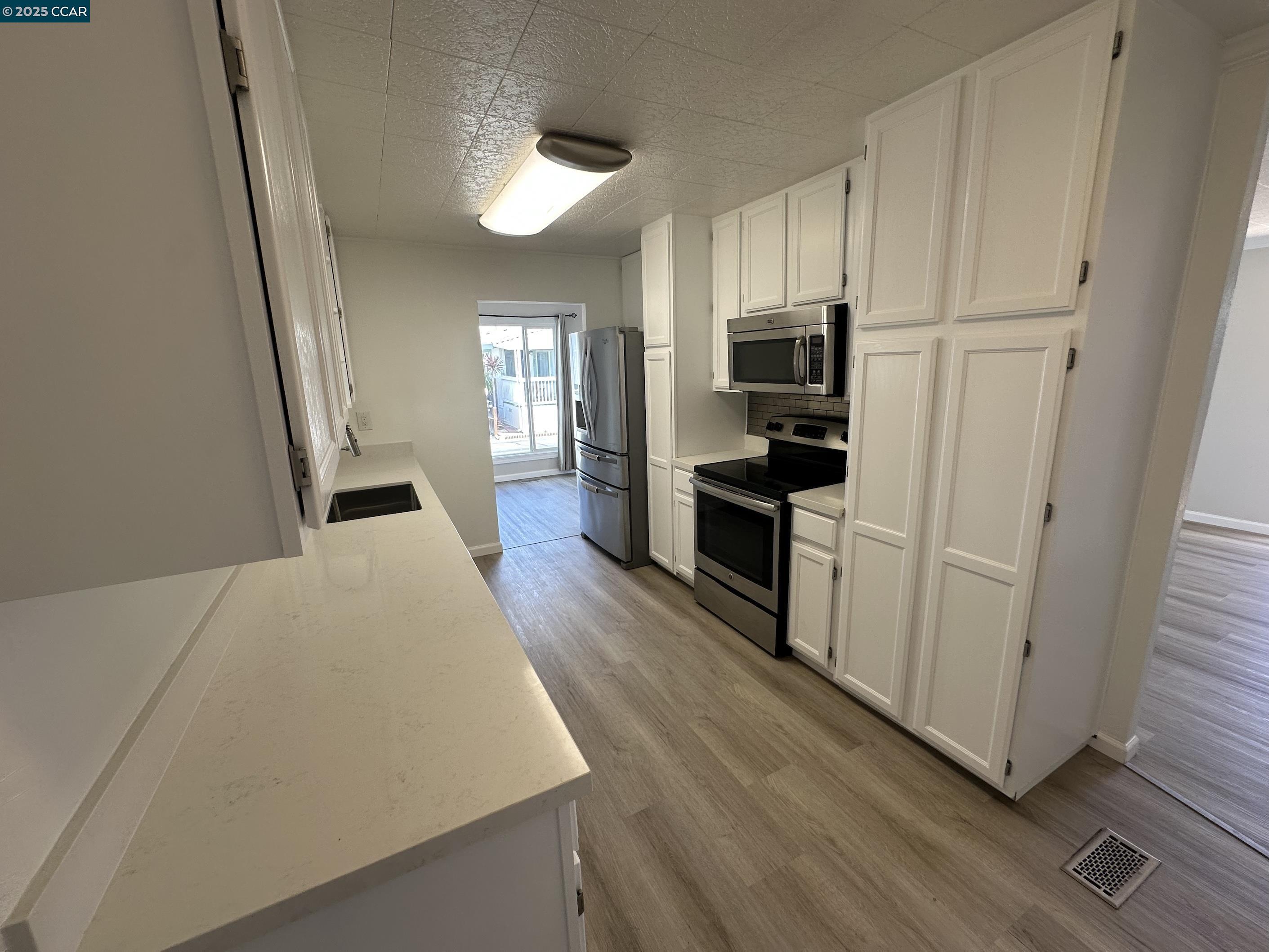 Detail Gallery Image 5 of 14 For 174 Medina Dr #153,  Pacheco,  CA 94553 - 3 Beds | 2 Baths
