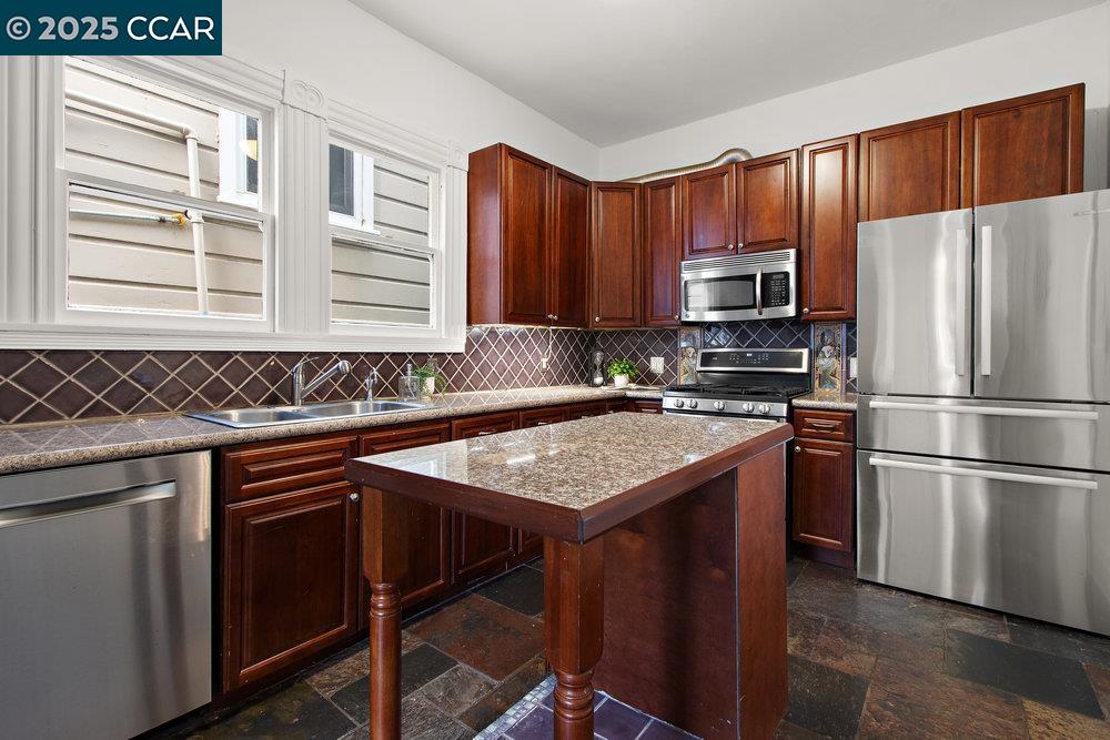 Detail Gallery Image 14 of 50 For 1613 Stanton St, Alameda,  CA 94501 - 3 Beds | 2 Baths
