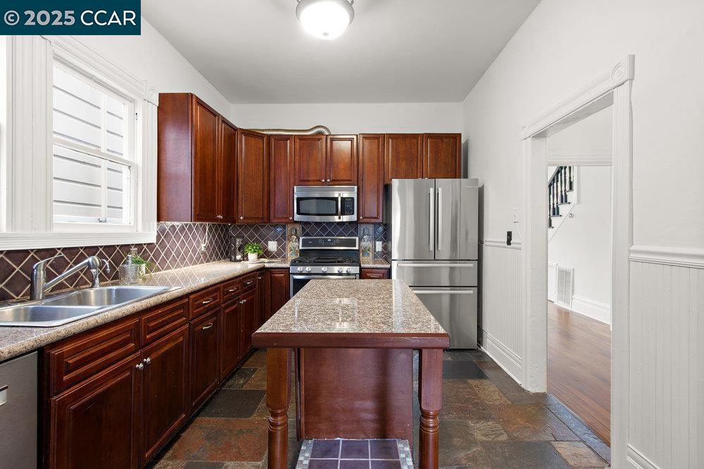 Detail Gallery Image 15 of 50 For 1613 Stanton St, Alameda,  CA 94501 - 3 Beds | 2 Baths