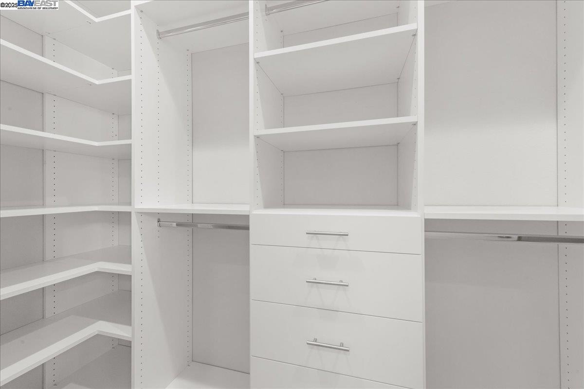 Detail Gallery Image 17 of 38 For 4386 Healdsburg Way, Dublin,  CA 94568 - 4 Beds | 3/1 Baths