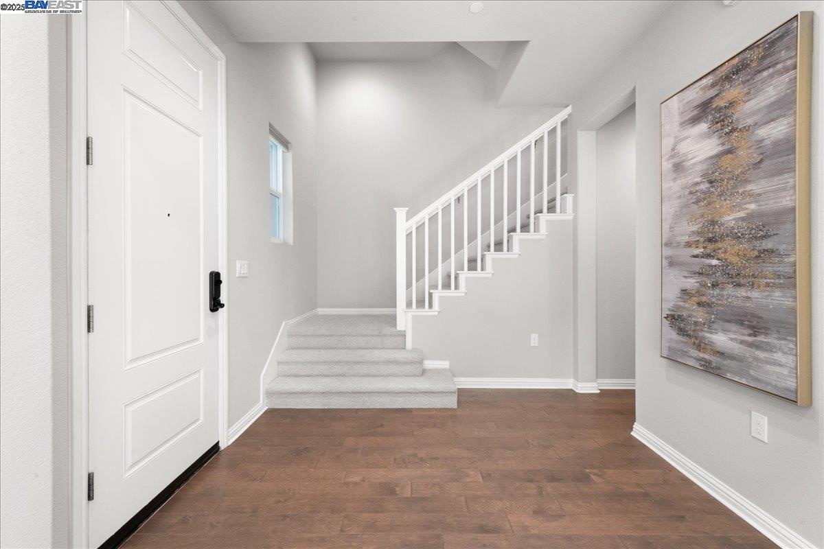 Detail Gallery Image 3 of 38 For 4386 Healdsburg Way, Dublin,  CA 94568 - 4 Beds | 3/1 Baths