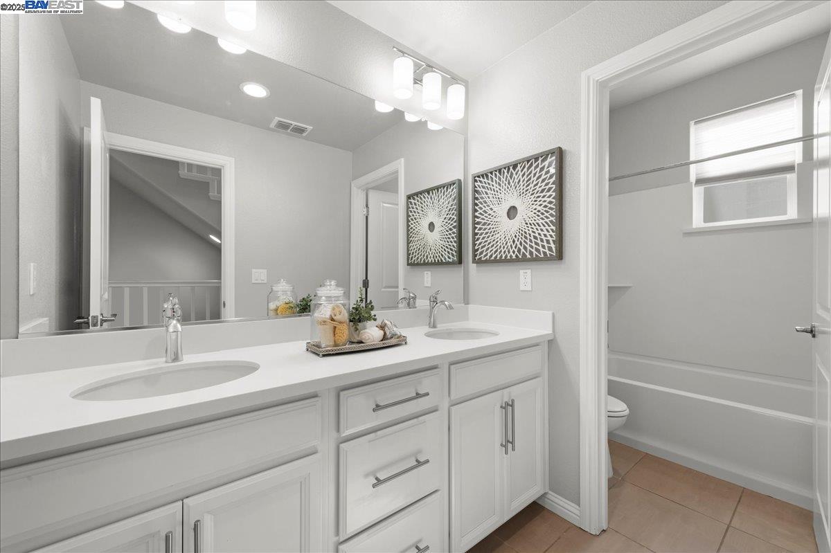 Detail Gallery Image 21 of 38 For 4386 Healdsburg Way, Dublin,  CA 94568 - 4 Beds | 3/1 Baths