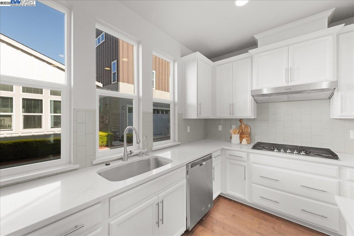 Detail Gallery Image 10 of 38 For 4386 Healdsburg Way, Dublin,  CA 94568 - 4 Beds | 3/1 Baths