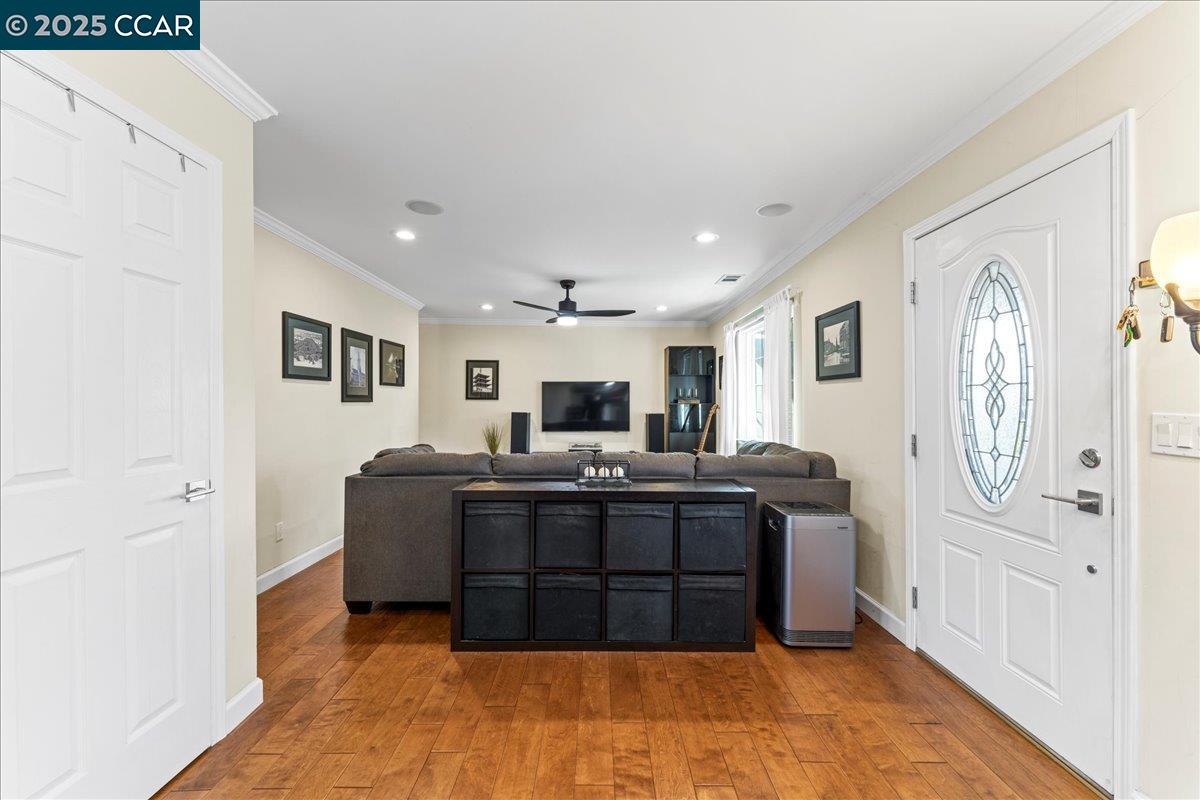 Detail Gallery Image 2 of 42 For 1236 Highland Blvd, Hayward,  CA 94542 - 3 Beds | 2 Baths