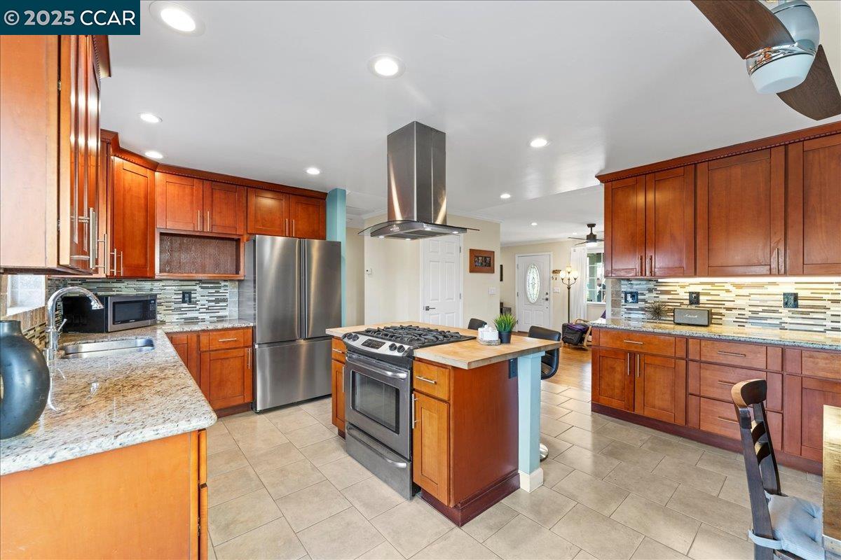 Detail Gallery Image 13 of 42 For 1236 Highland Blvd, Hayward,  CA 94542 - 3 Beds | 2 Baths