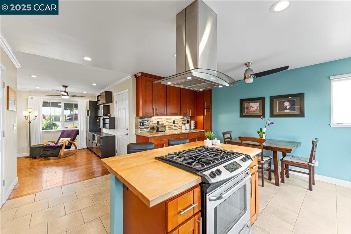 Detail Gallery Image 15 of 42 For 1236 Highland Blvd, Hayward,  CA 94542 - 3 Beds | 2 Baths