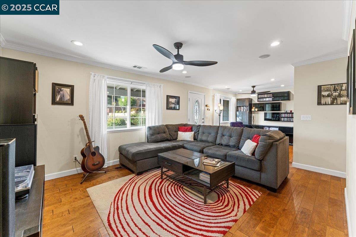 Detail Gallery Image 7 of 42 For 1236 Highland Blvd, Hayward,  CA 94542 - 3 Beds | 2 Baths