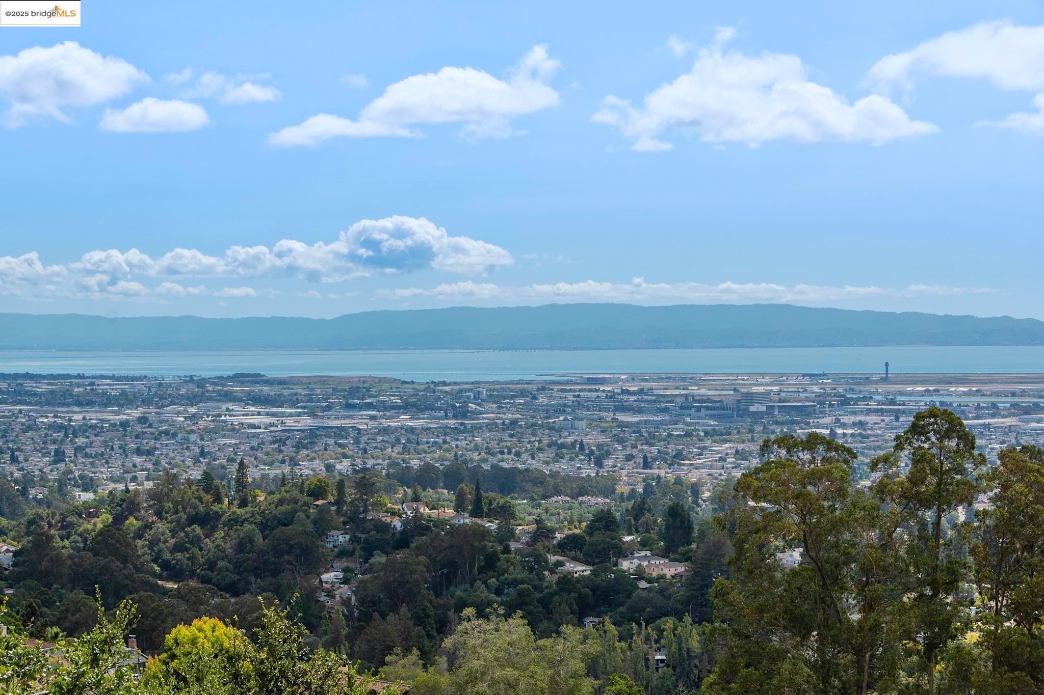 Detail Gallery Image 10 of 55 For 425 Creighton Way, Oakland,  CA 94619 - 4 Beds | 2 Baths