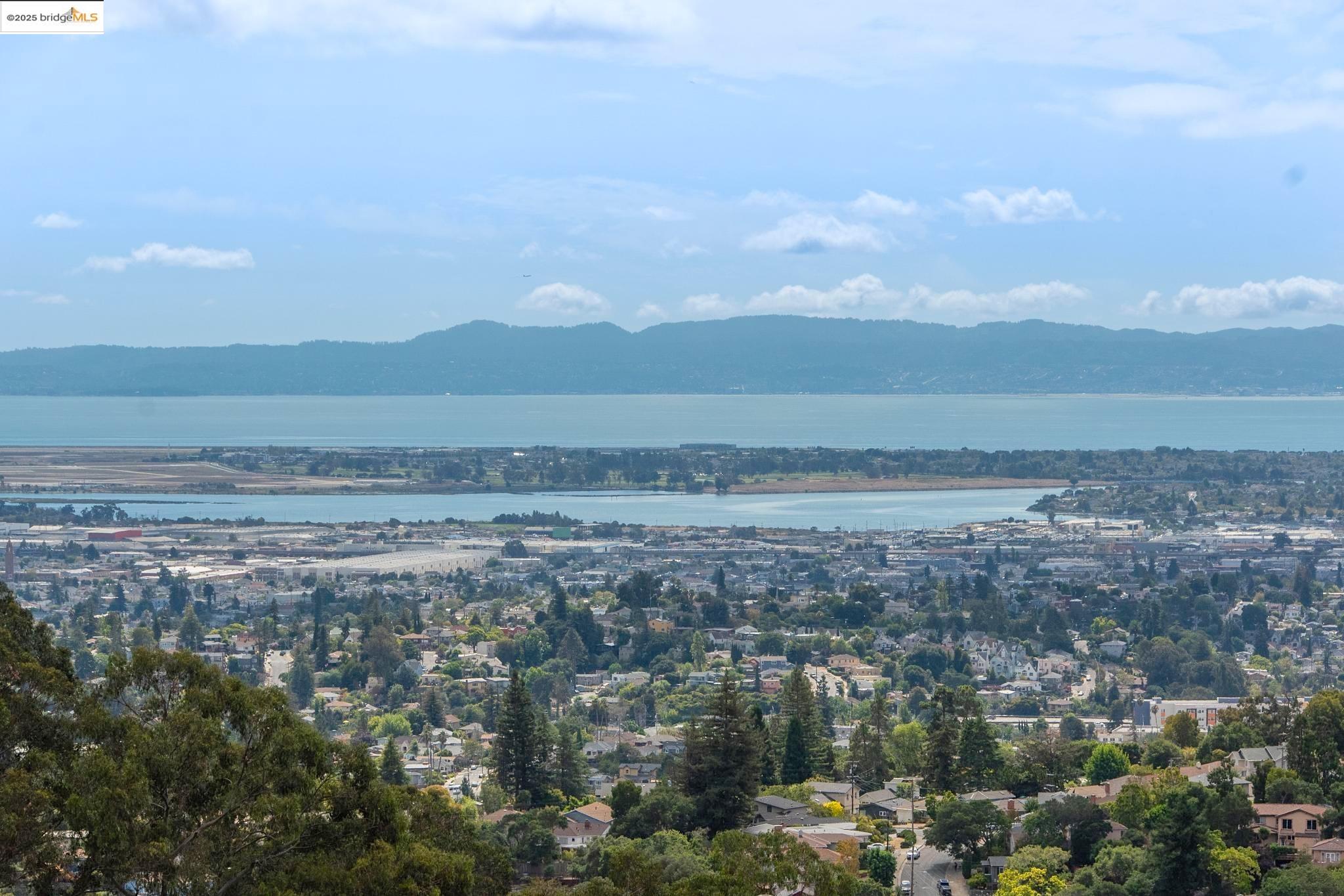 Detail Gallery Image 11 of 55 For 425 Creighton Way, Oakland,  CA 94619 - 4 Beds | 2 Baths