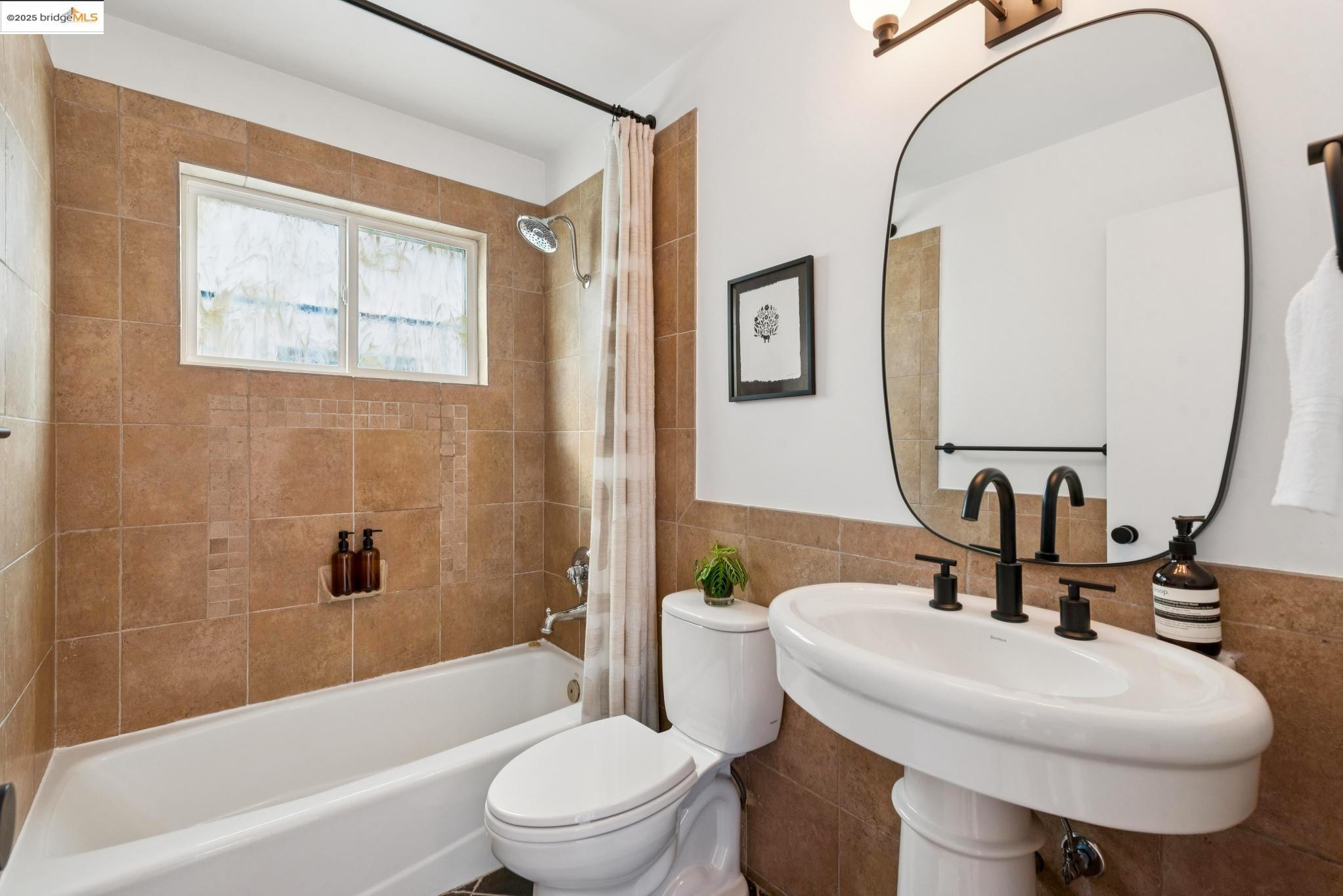 Detail Gallery Image 27 of 55 For 425 Creighton Way, Oakland,  CA 94619 - 4 Beds | 2 Baths